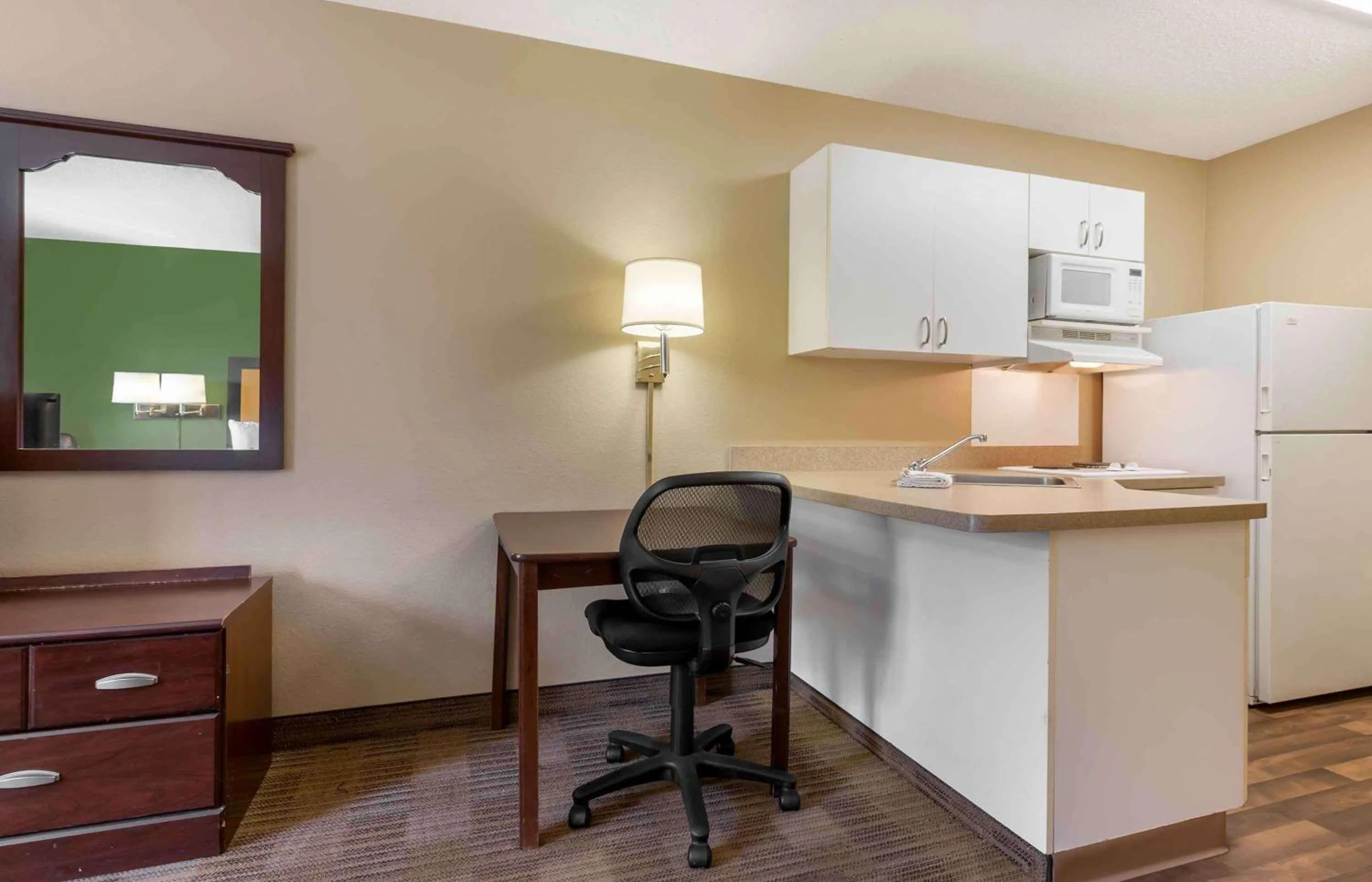 Queen studio with 1 Queen Bed - Disability Access/Non-Smoking in Extended Stay America Select Suites - Fayetteville - Springdale