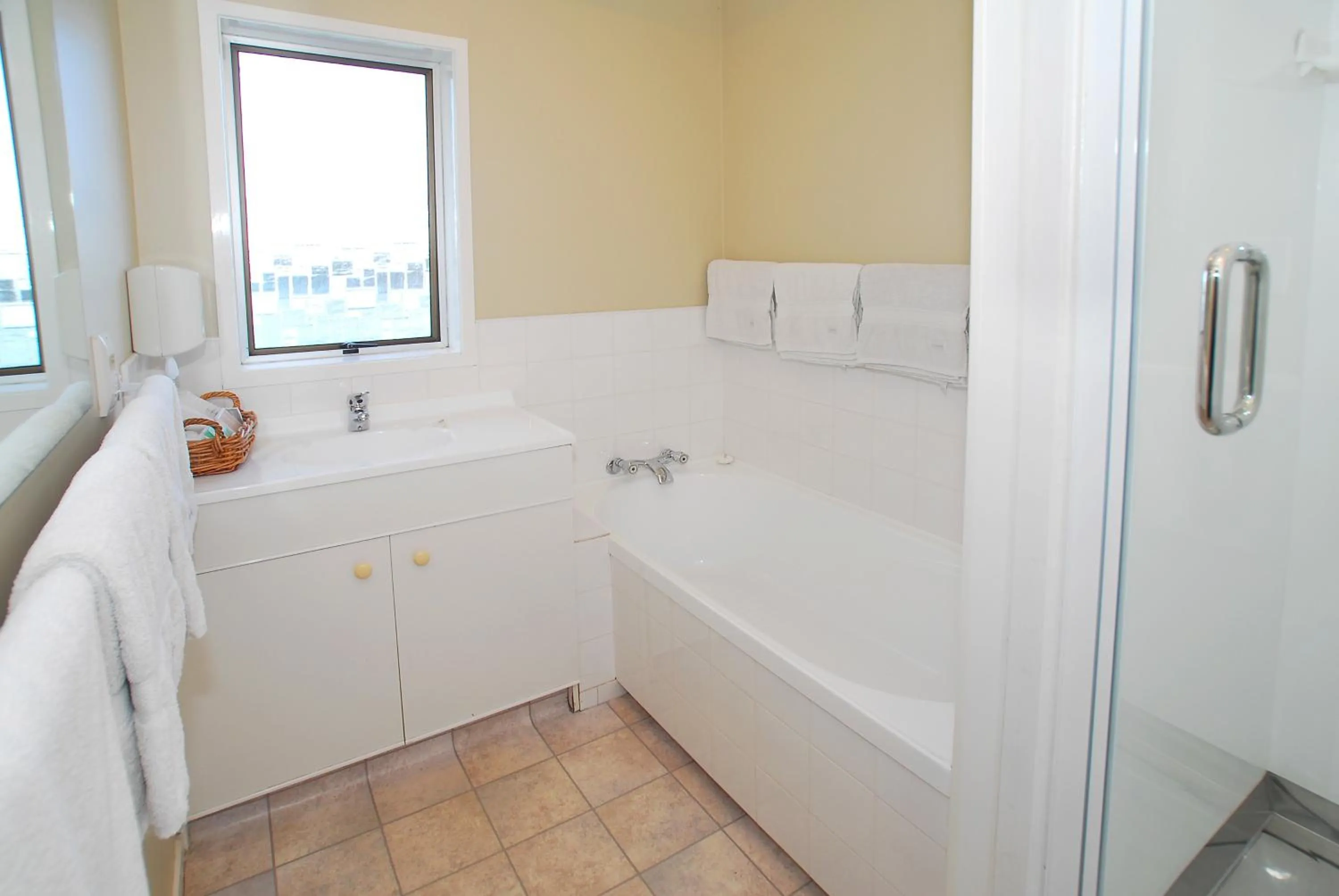 Three-Bedroom Apartment in Takapuna Motor Lodge