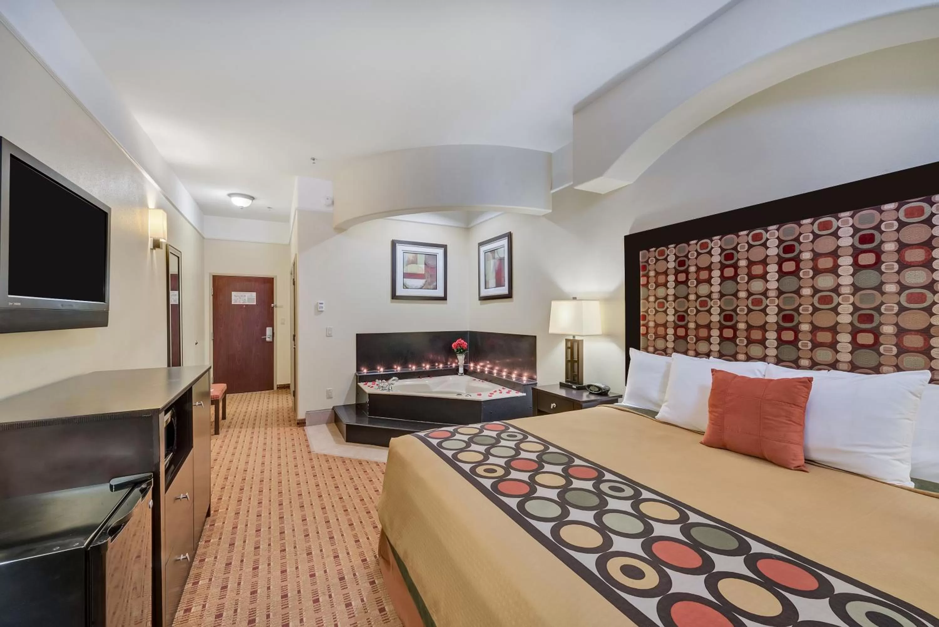 King Suite with Spa Bath - Non-Smoking in Super 8 by Wyndham Hidalgo at La Plaza Mall & Mcallen Airport