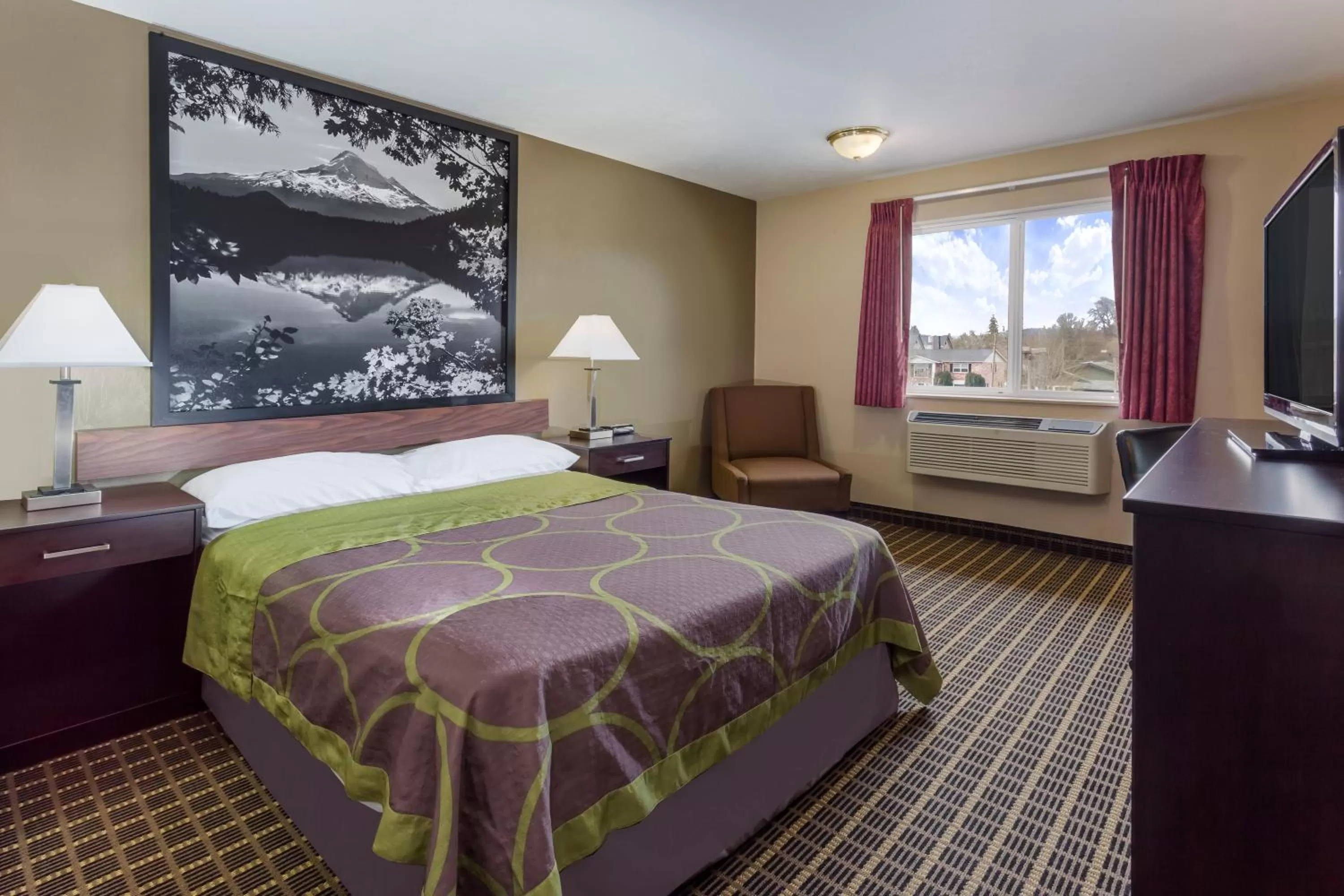 Queen Room with City View - Non-Smoking in Super 8 by Wyndham Corvallis