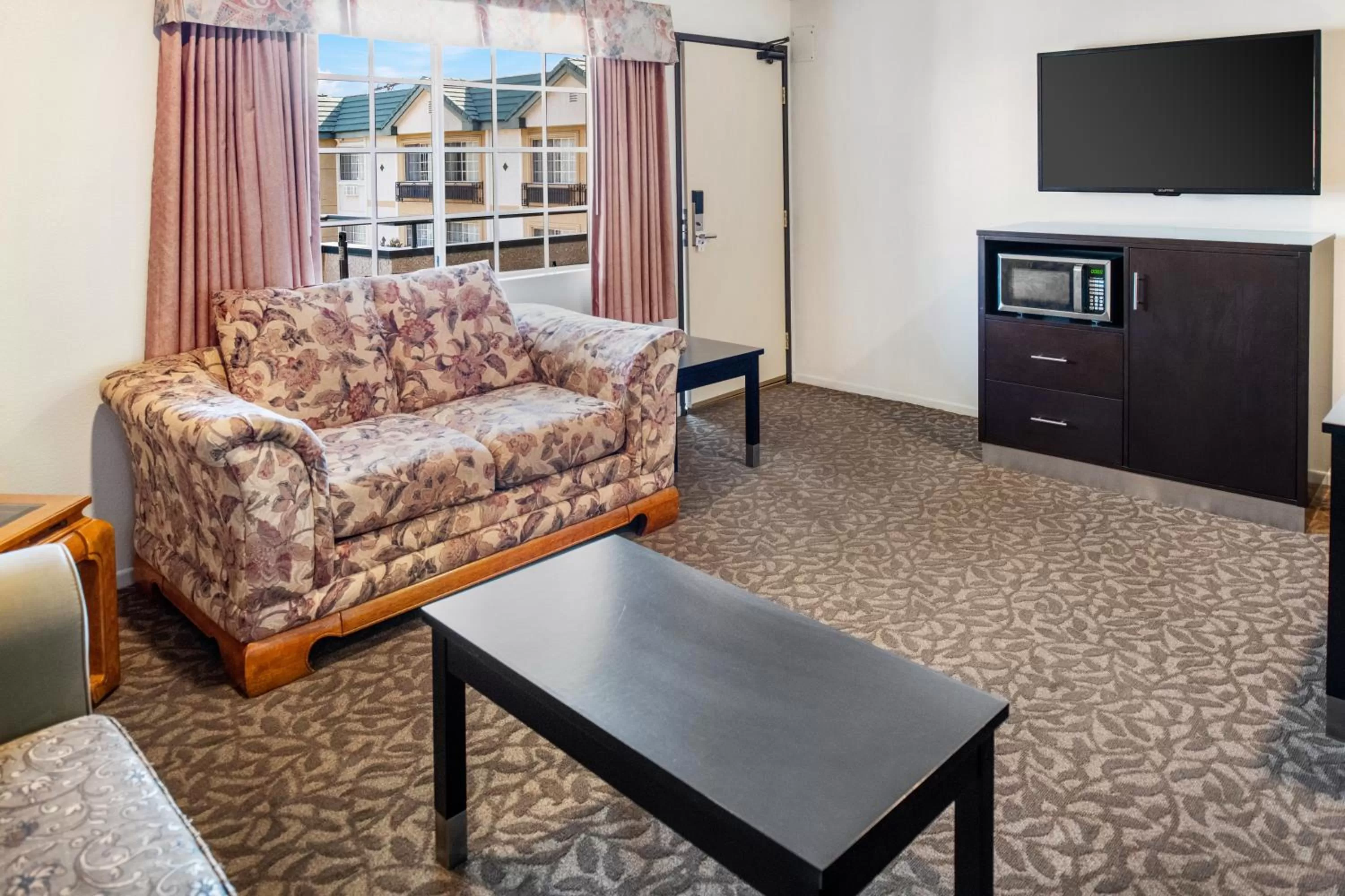 TV and multimedia in Glendale Hotel