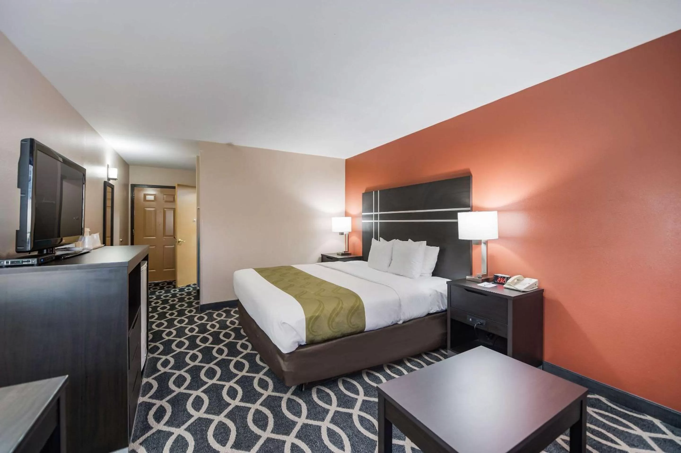King Room with Roll-In Shower - Accessible/Non-Smoking in Quality Inn Jacksonville near Little Rock Air Force Base