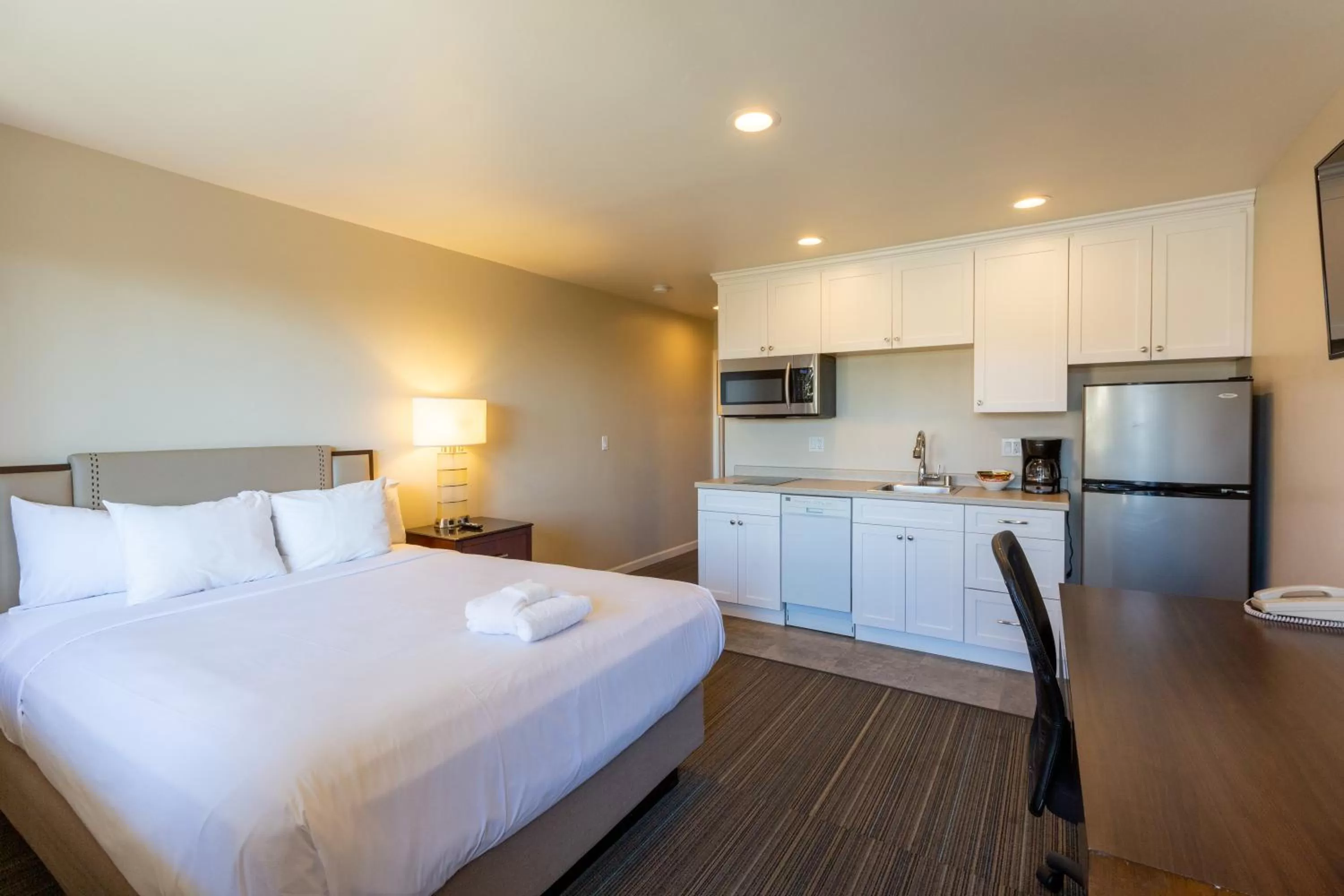 Deluxe Family Suite in Moonlight Beach Motel