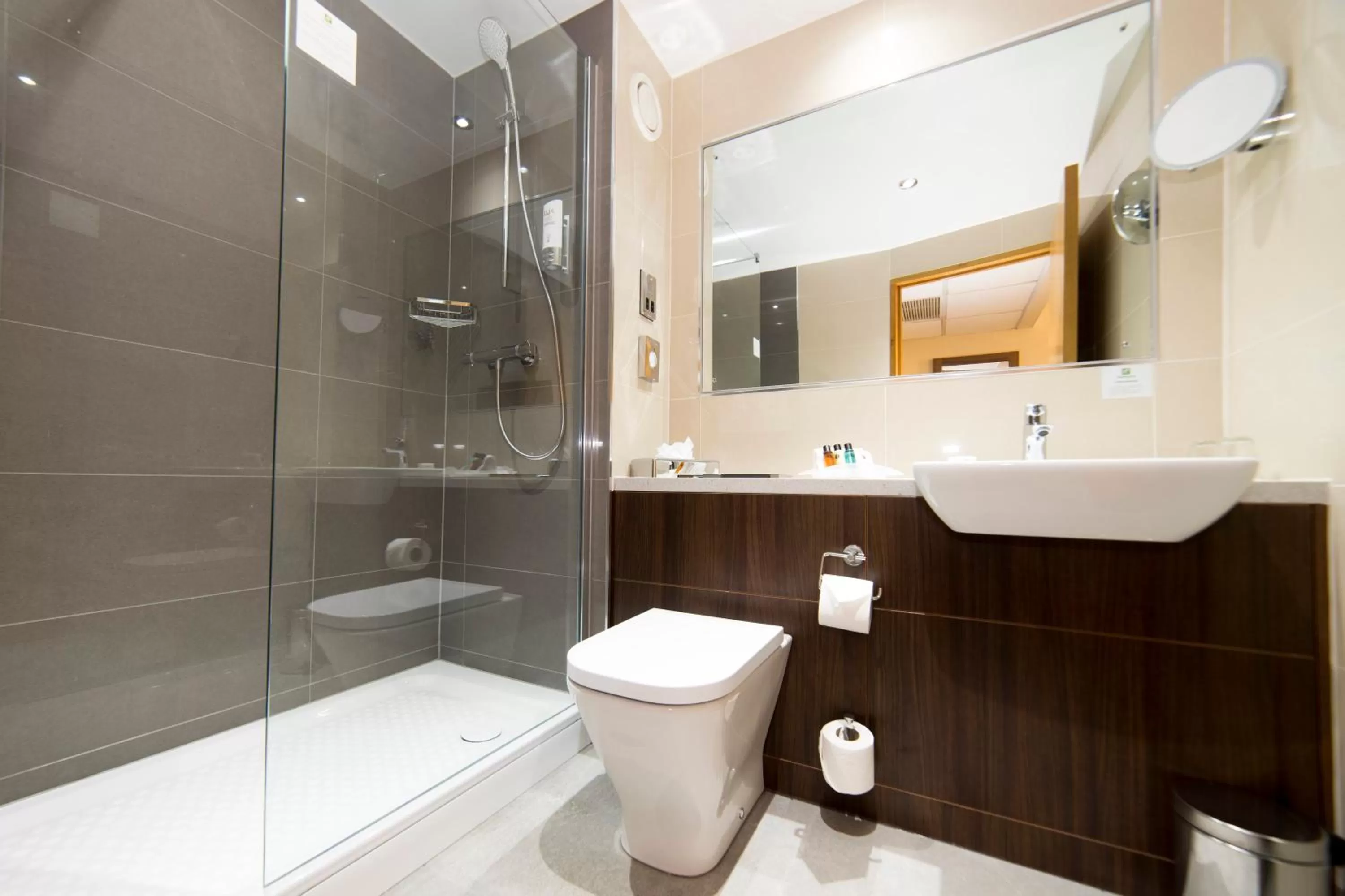 Standard King Room - Accessible in Holiday Inn Nottingham by IHG