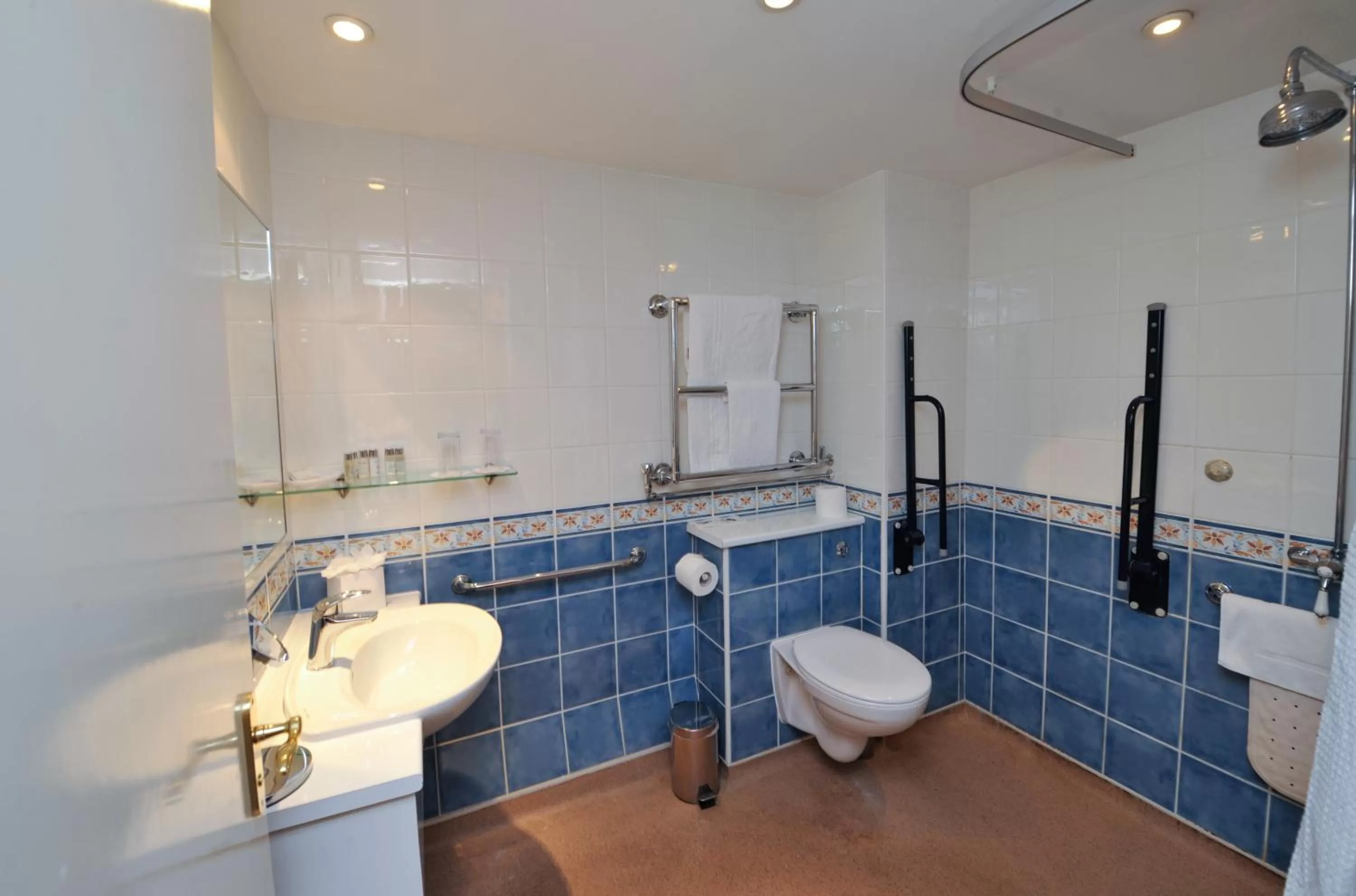 Twin Room - Non-Smoking in Best Western PLUS Grim's Dyke Hotel