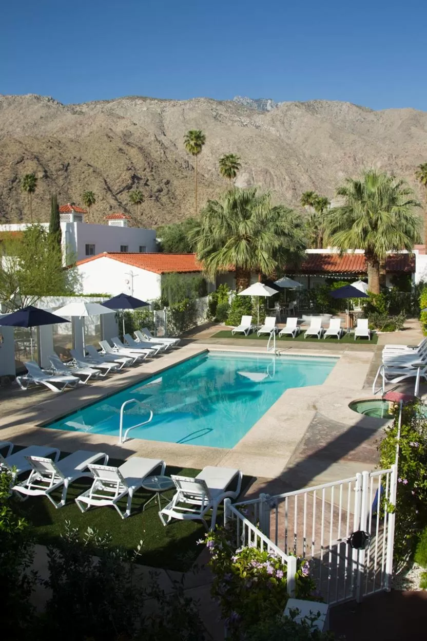 Poolside King w/ Mountain View in Alcazar Palm Springs