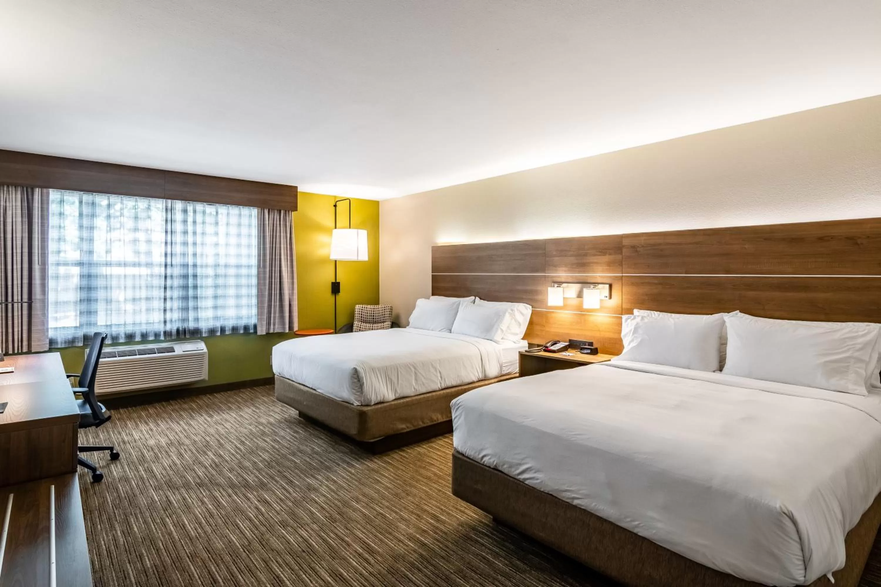 Standard Room with Two Queen Beds in Holiday Inn Express & Suites Camarillo by IHG