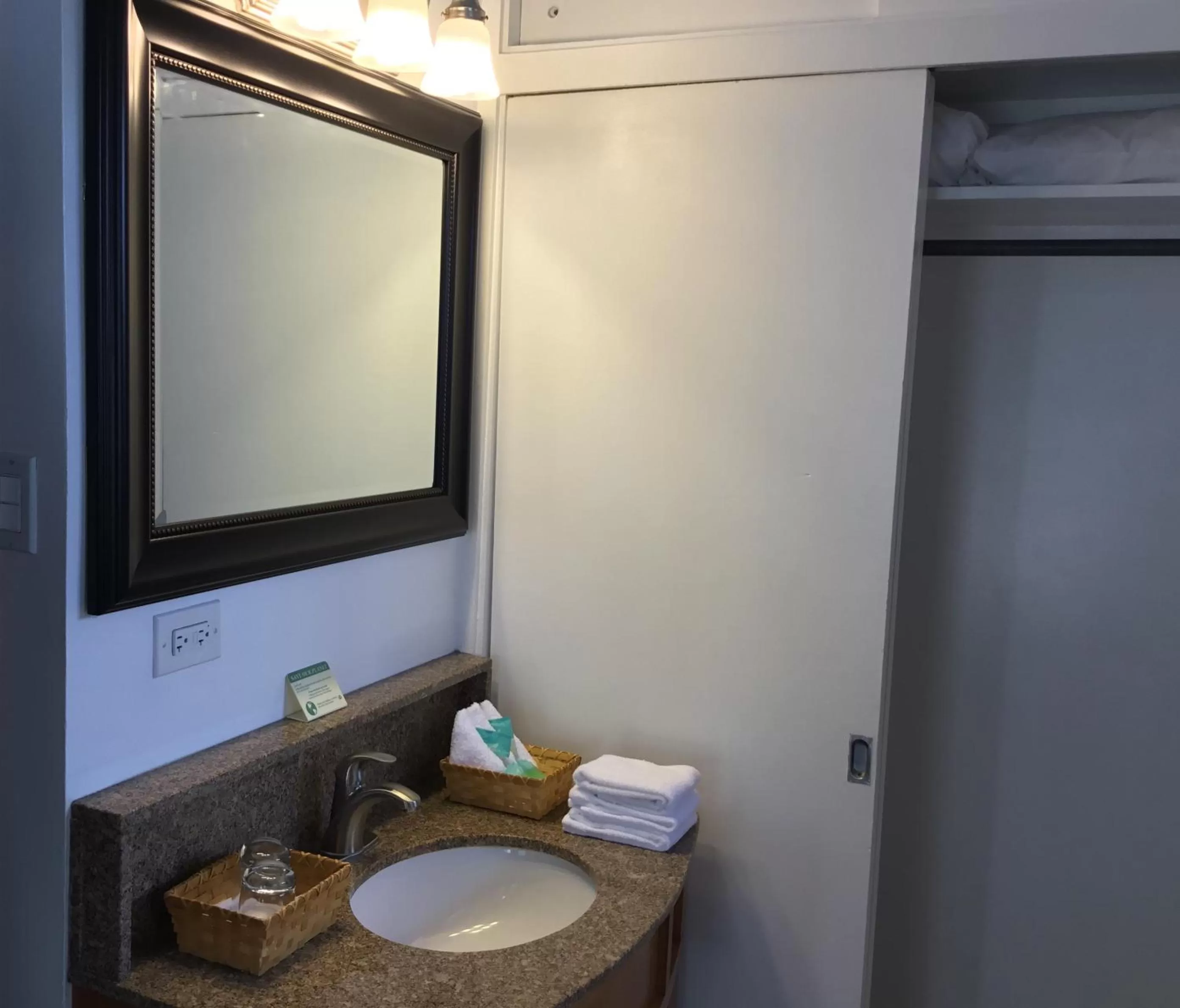 Two-Bedroom Suite with Corner View and Deluxe Amenities in Holiday Surf Hotel (with full kitchen)