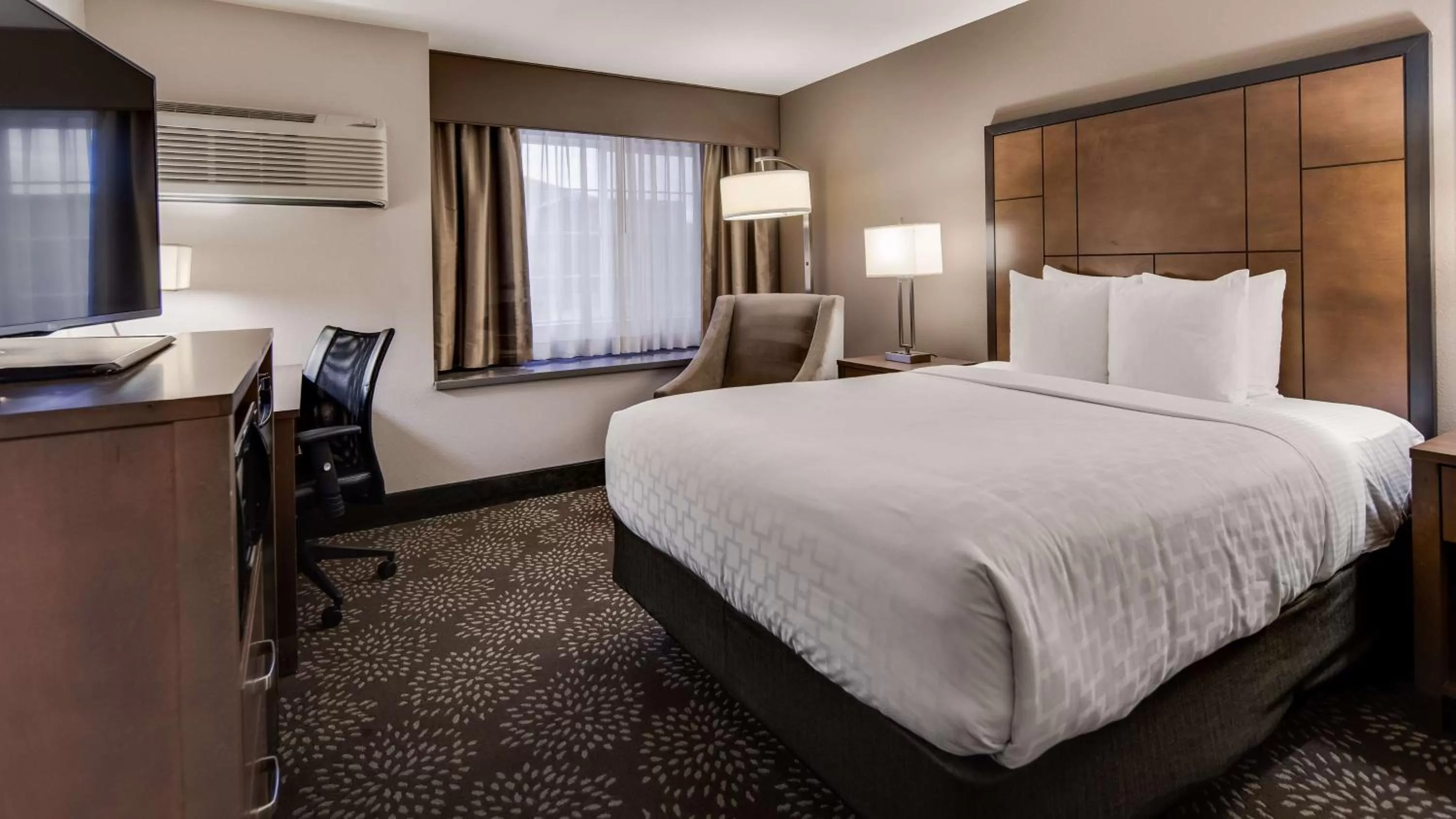 Queen Room in Best Western Plus Spokane North
