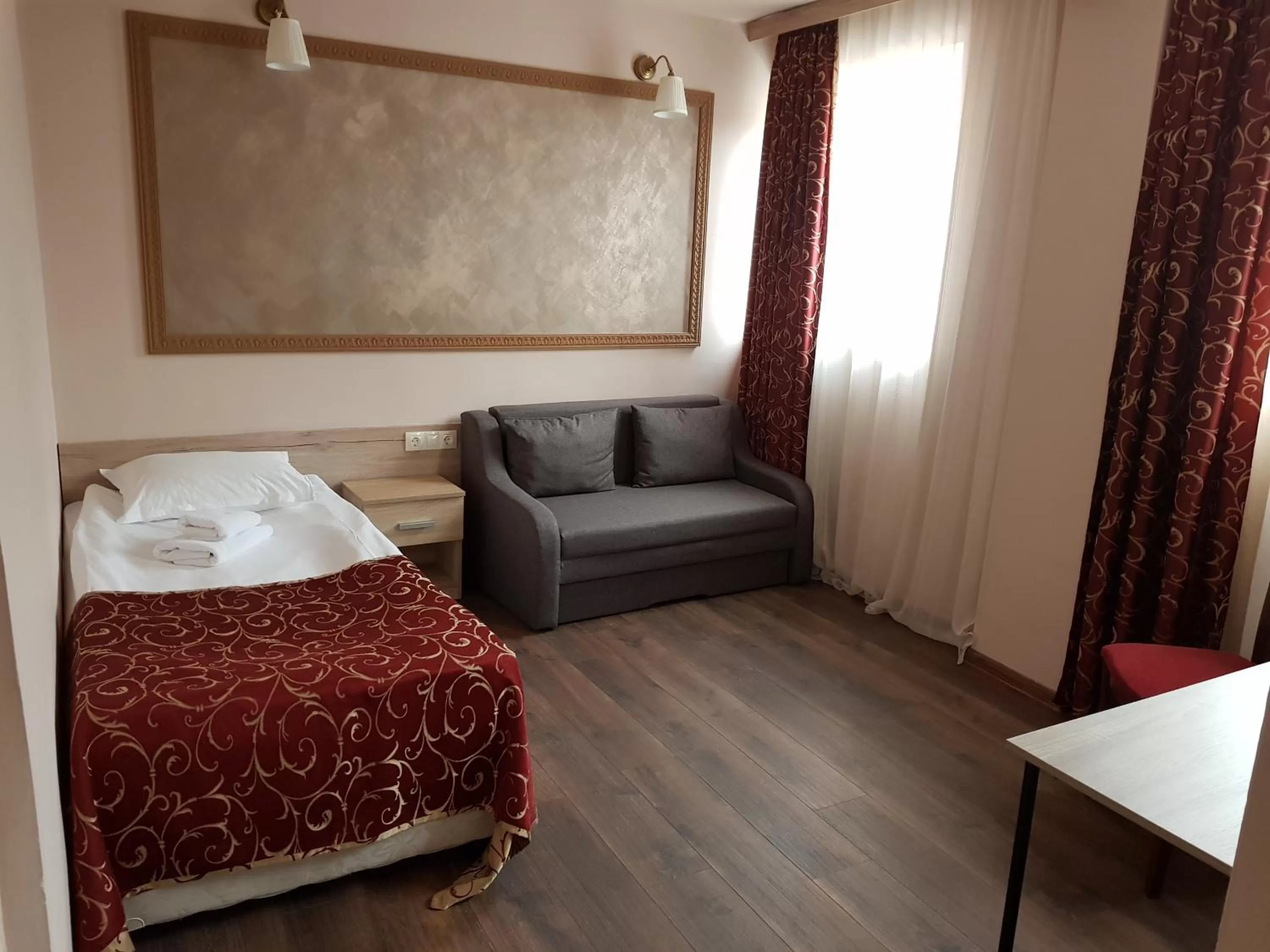 Single Room in Hotel Akord - Free Parking & Metro Access