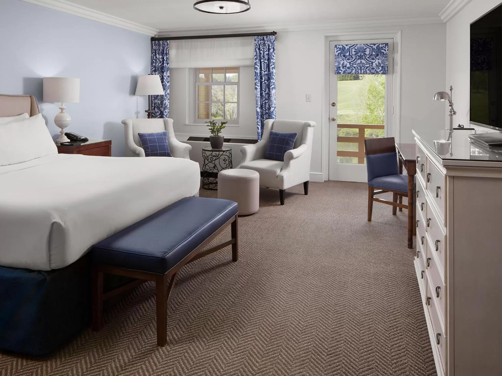 Deluxe King Room in Boar's Head Resort