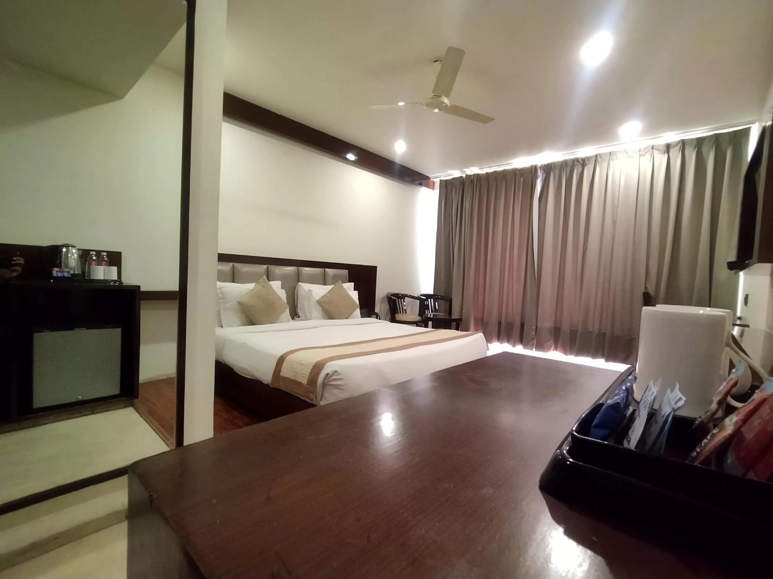 Superior King Room - single occupancy in TGI Apple Inn