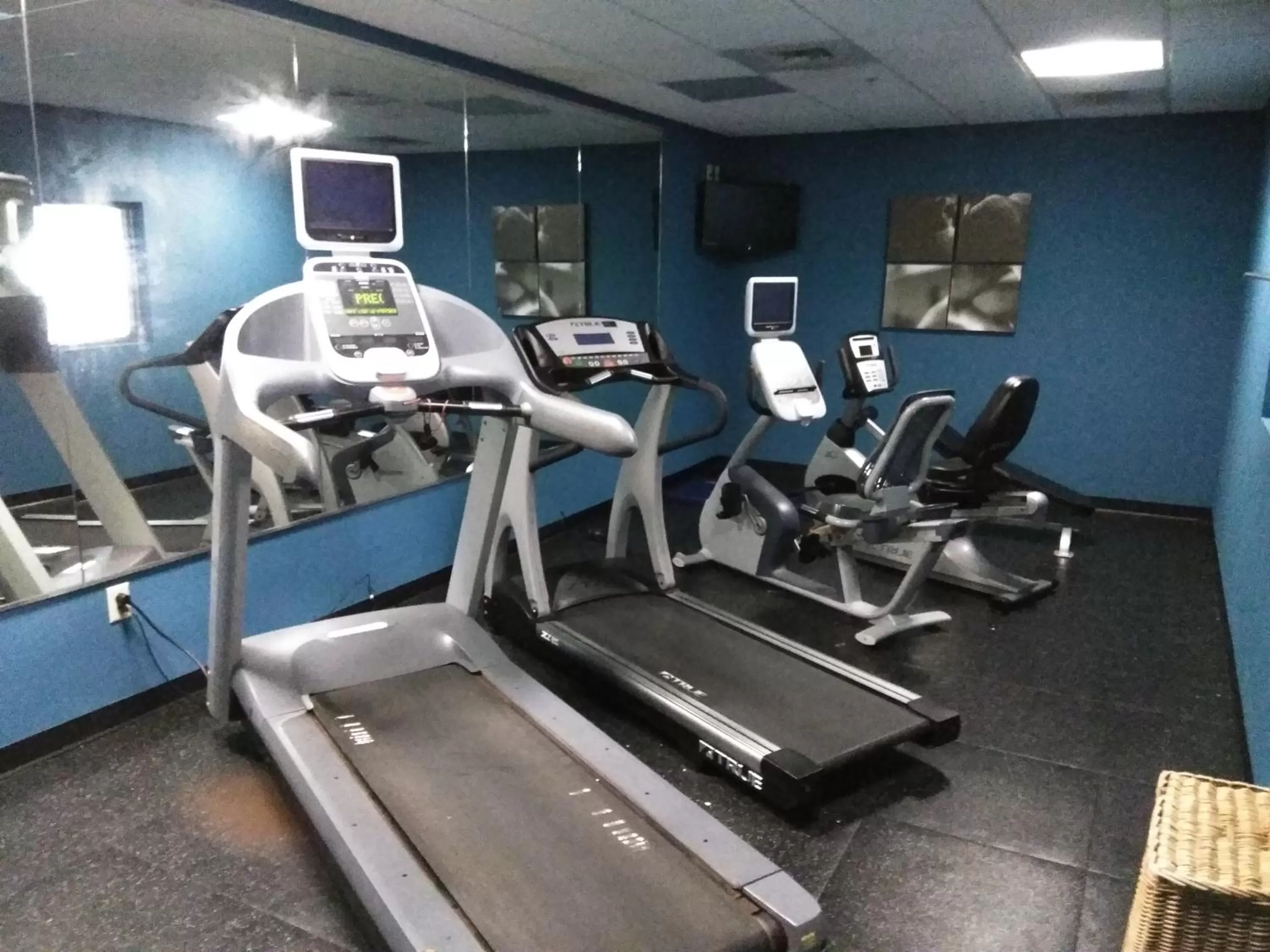 Fitness centre/facilities in Baymont by Wyndham Clinton