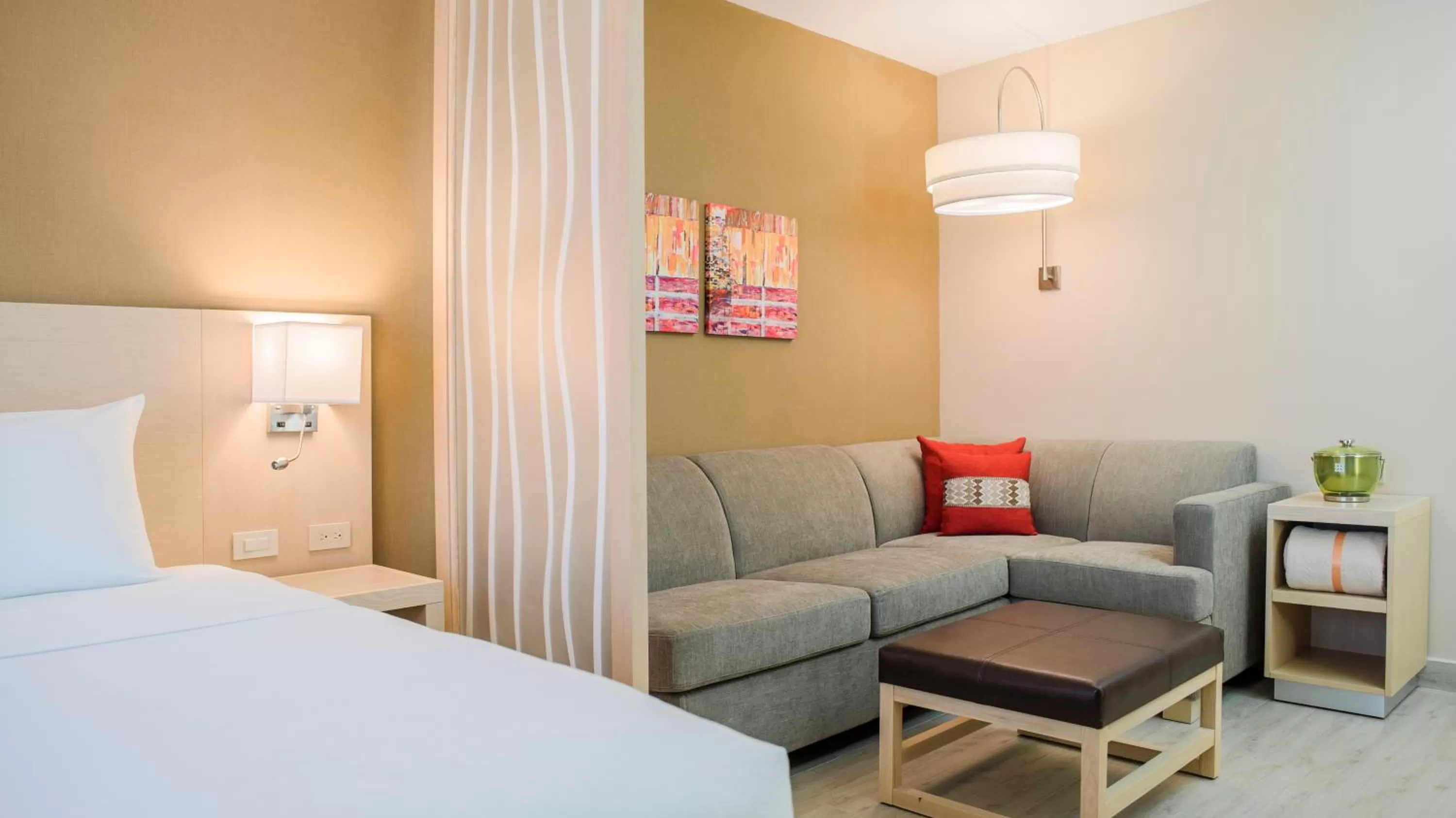 King Room with Sofa Bed and Lake View in Hyatt Place Managua