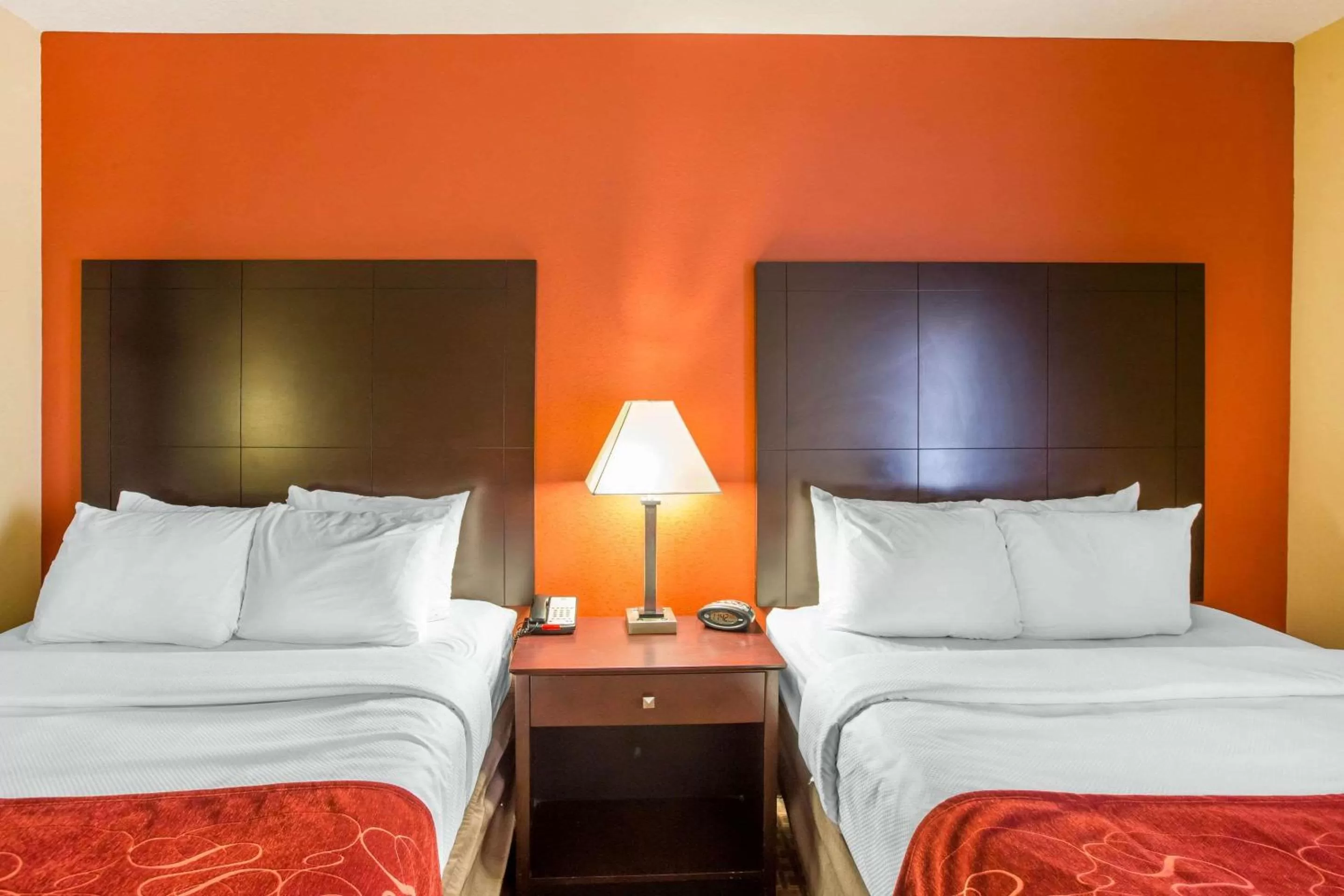 Queen Suite with Two Queen Beds and Accessible Tub - Accessible/Non-Smoking in Comfort Suites Golden Isles Gateway