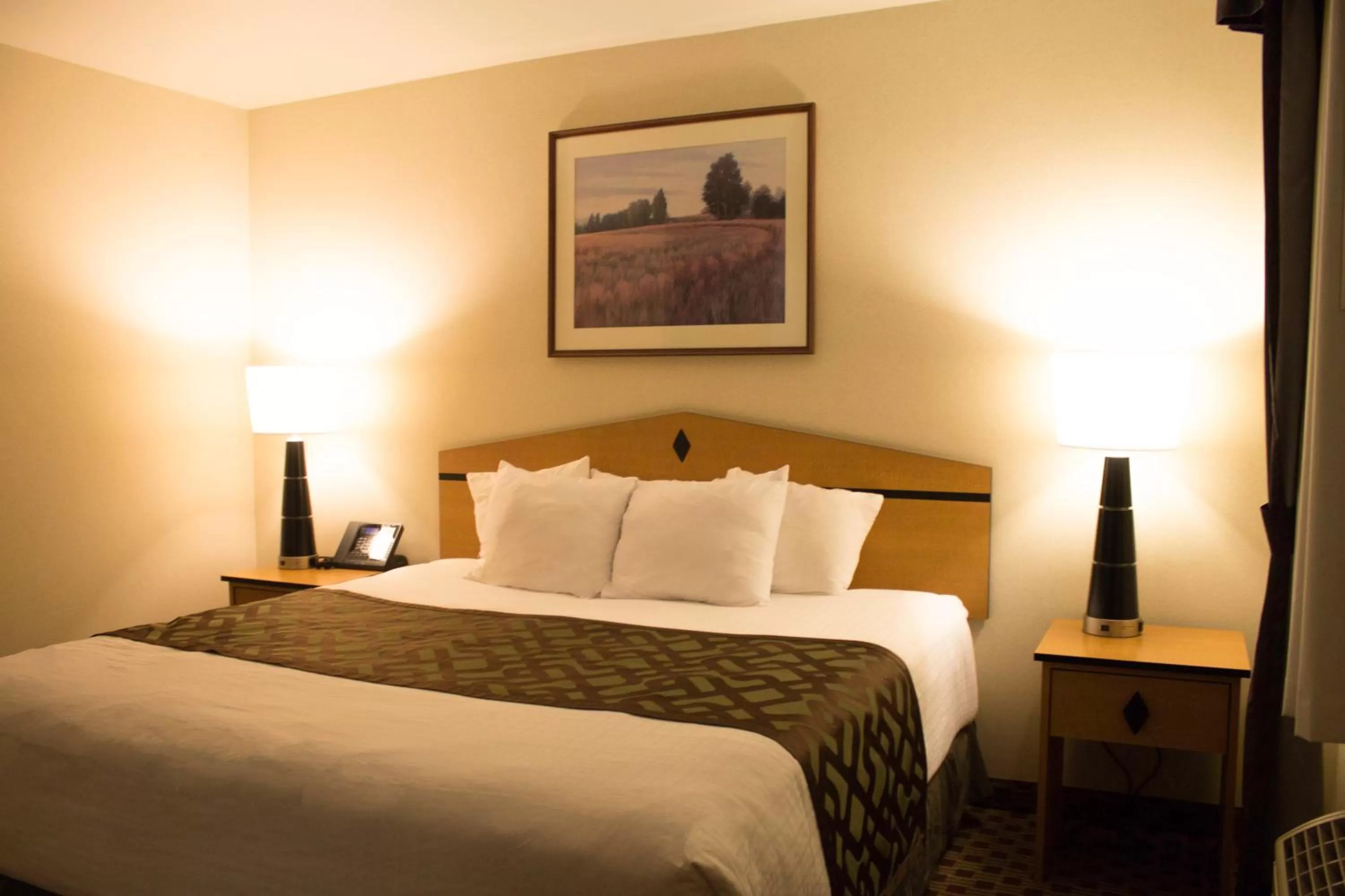 Executive King Suite Nonsmoking in Crystal Inn Hotel & Suites - Great Falls