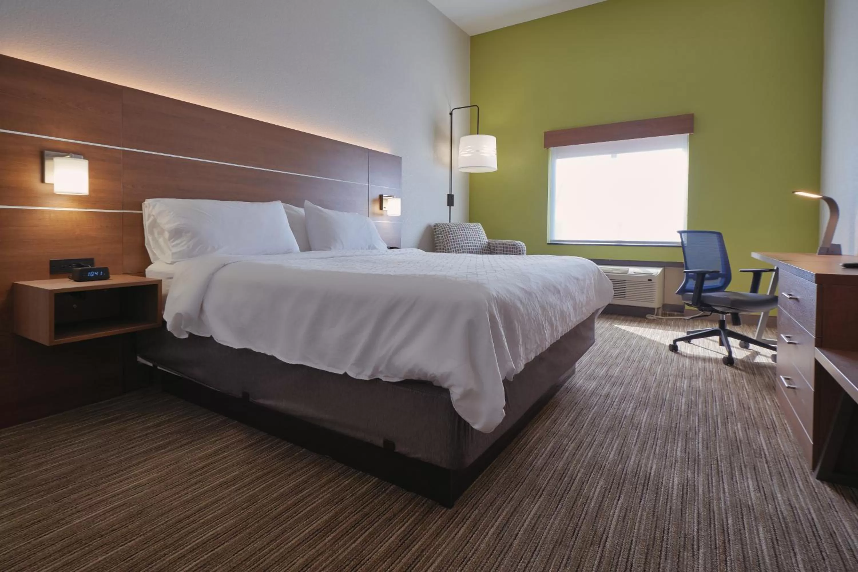 Standard Room in Holiday Inn Express Hotel and Suites Akron South-Airport Area by IHG
