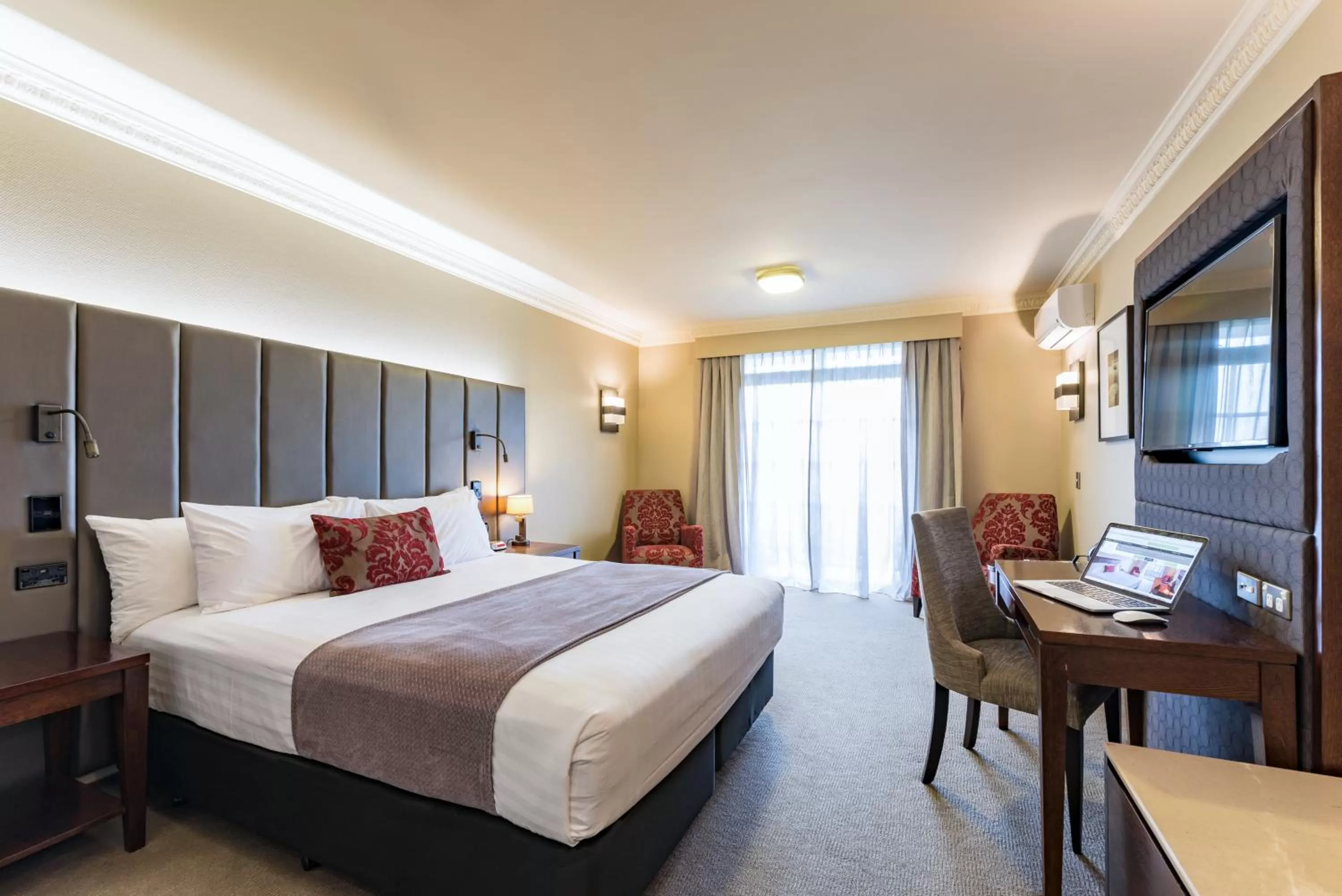 Deluxe King Room in Distinction Hotel Rotorua