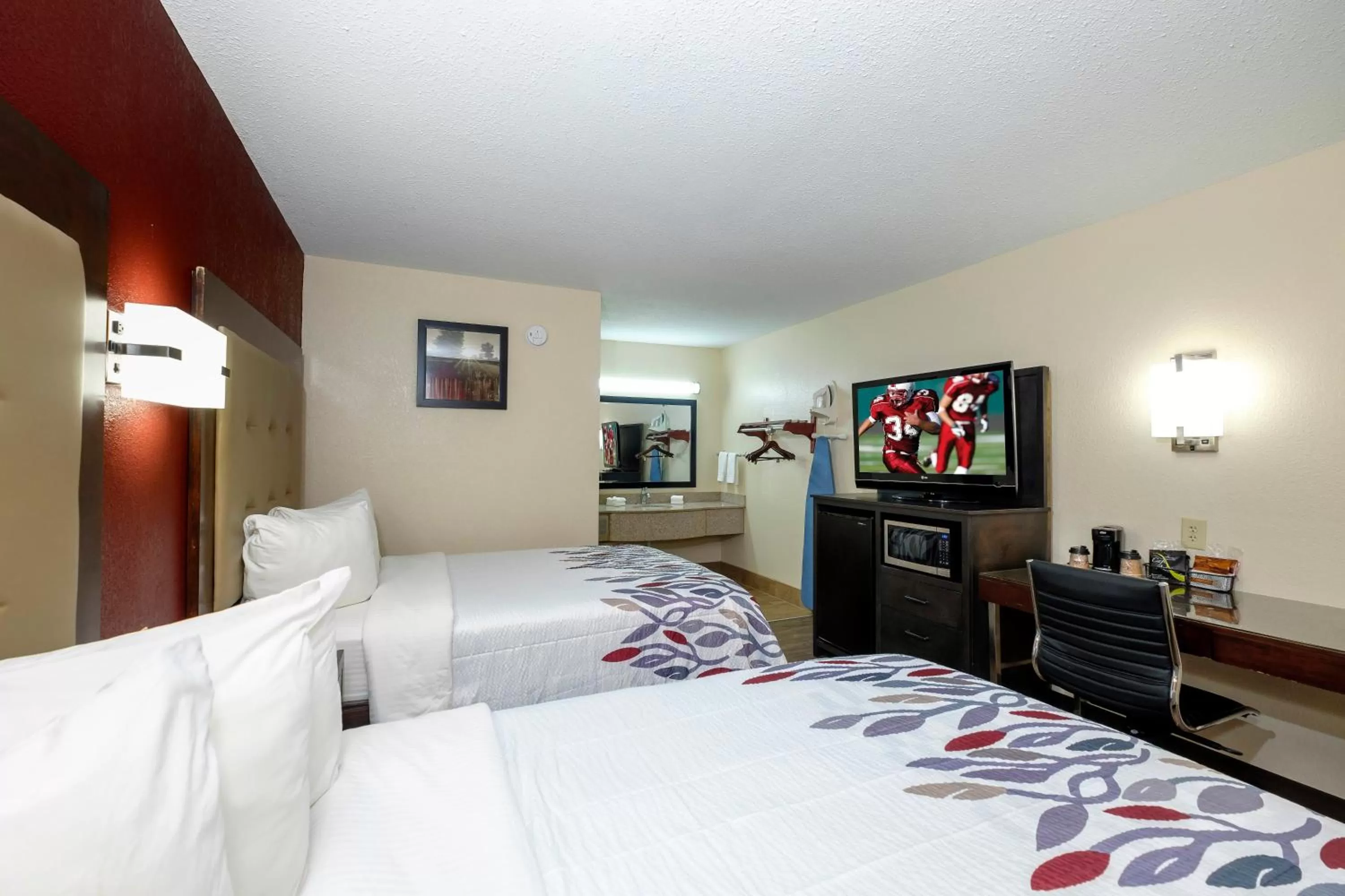 Superior 2 Full Beds Non-Smoking in Red Roof Inn Columbus, MS