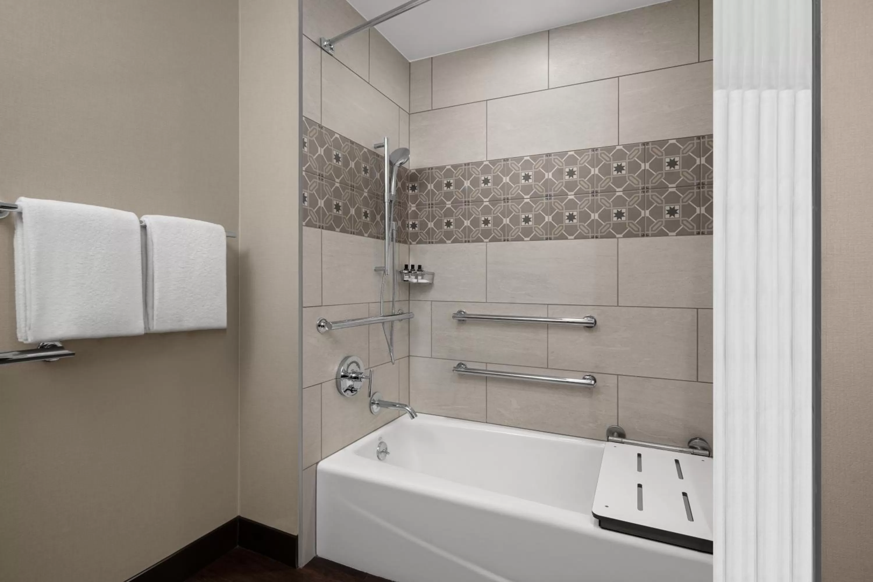 King Room with Accessible Tub - Disability Access in Hyatt Regency Westlake