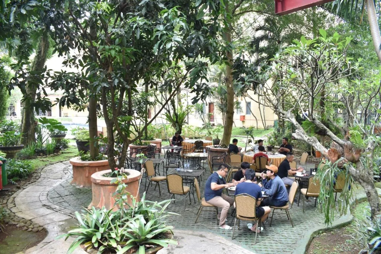 Restaurant/places to eat in Lorin Sentul Hotel