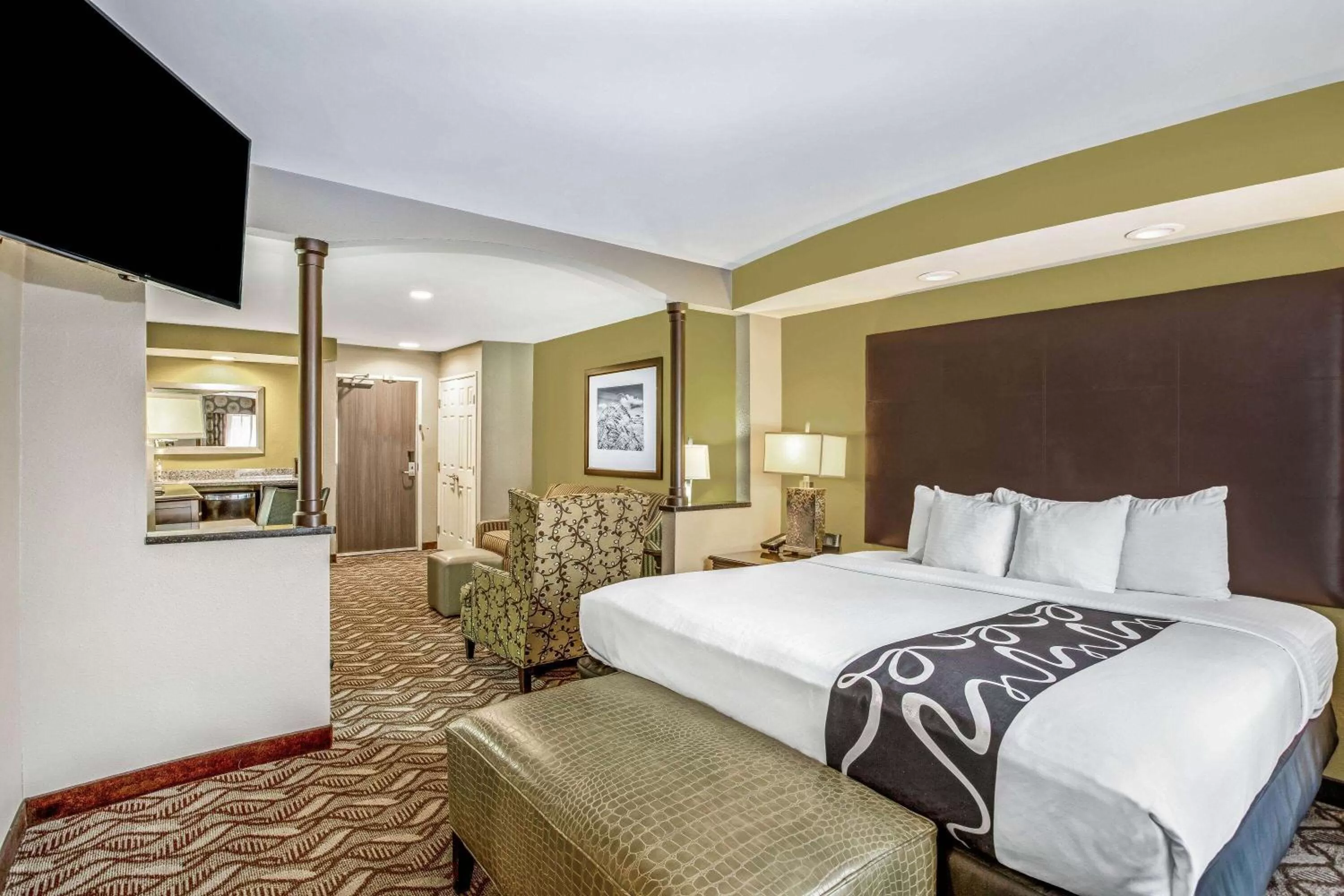 Deluxe King Suite with Limited City View in La Quinta by Wyndham Kearney
