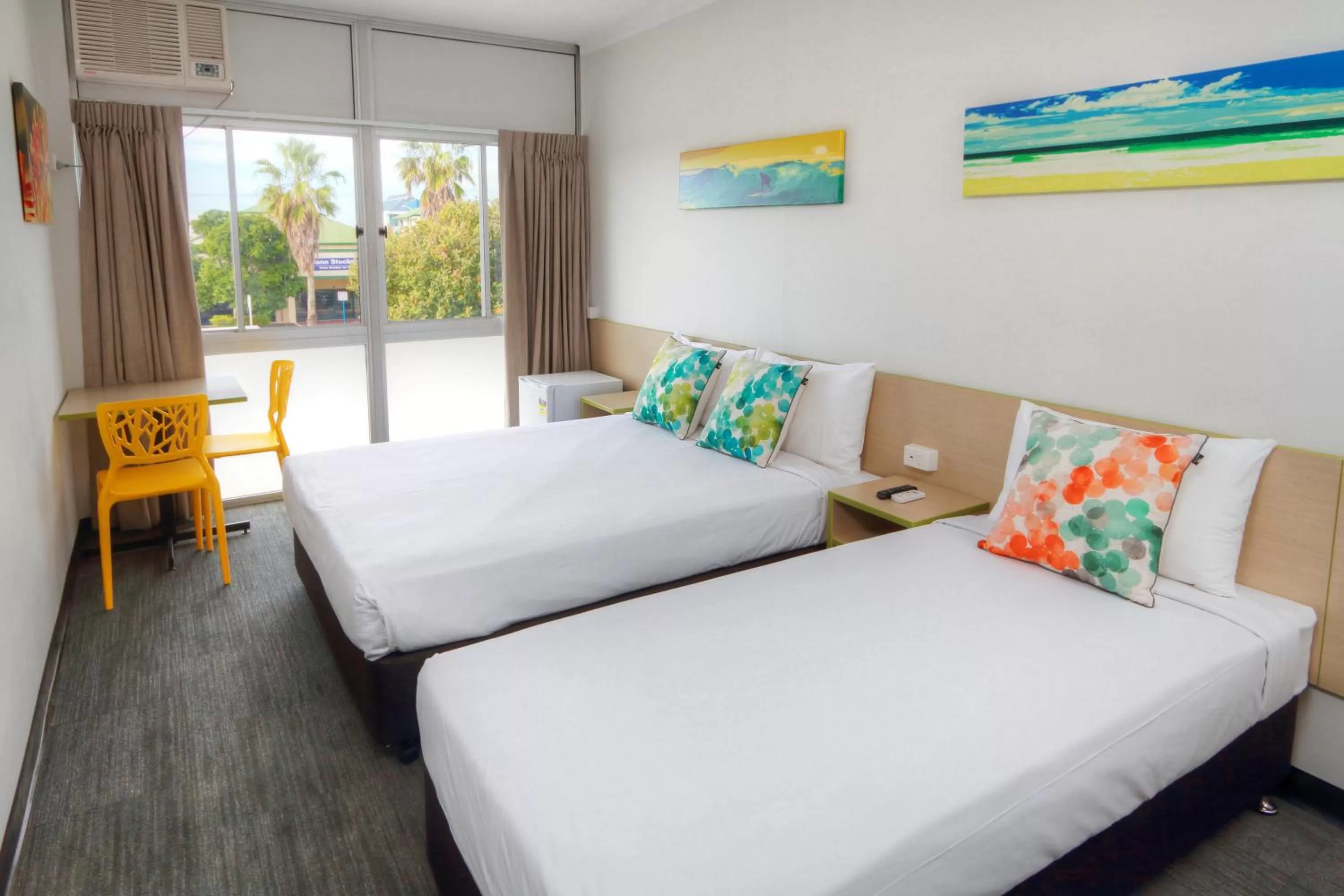 Economy Queen and Single Room with Shared Bathroom in Palm Beach Hotel