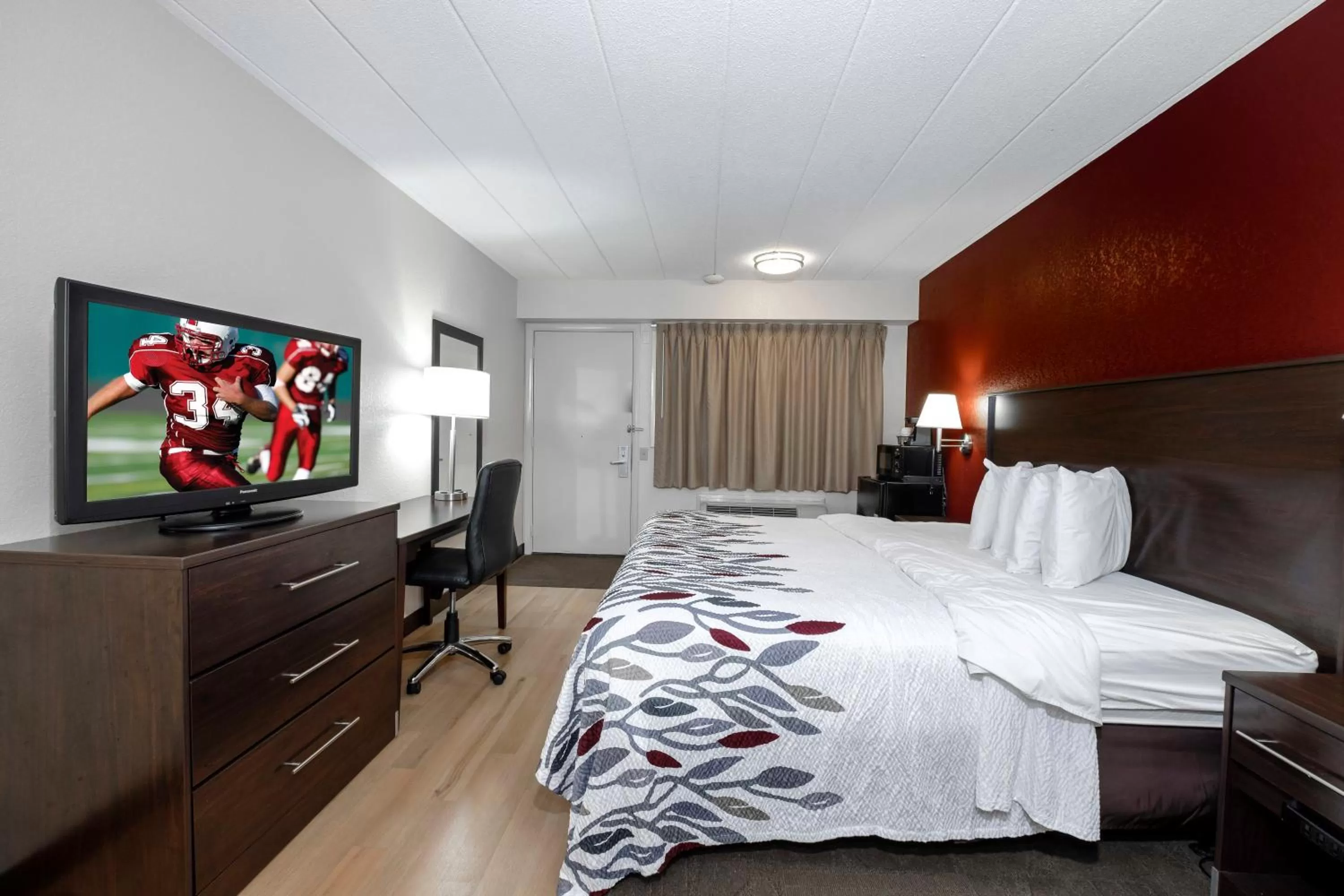 Superior King Room Non-Smoking in Red Roof Inn Bloomington - Normal/University