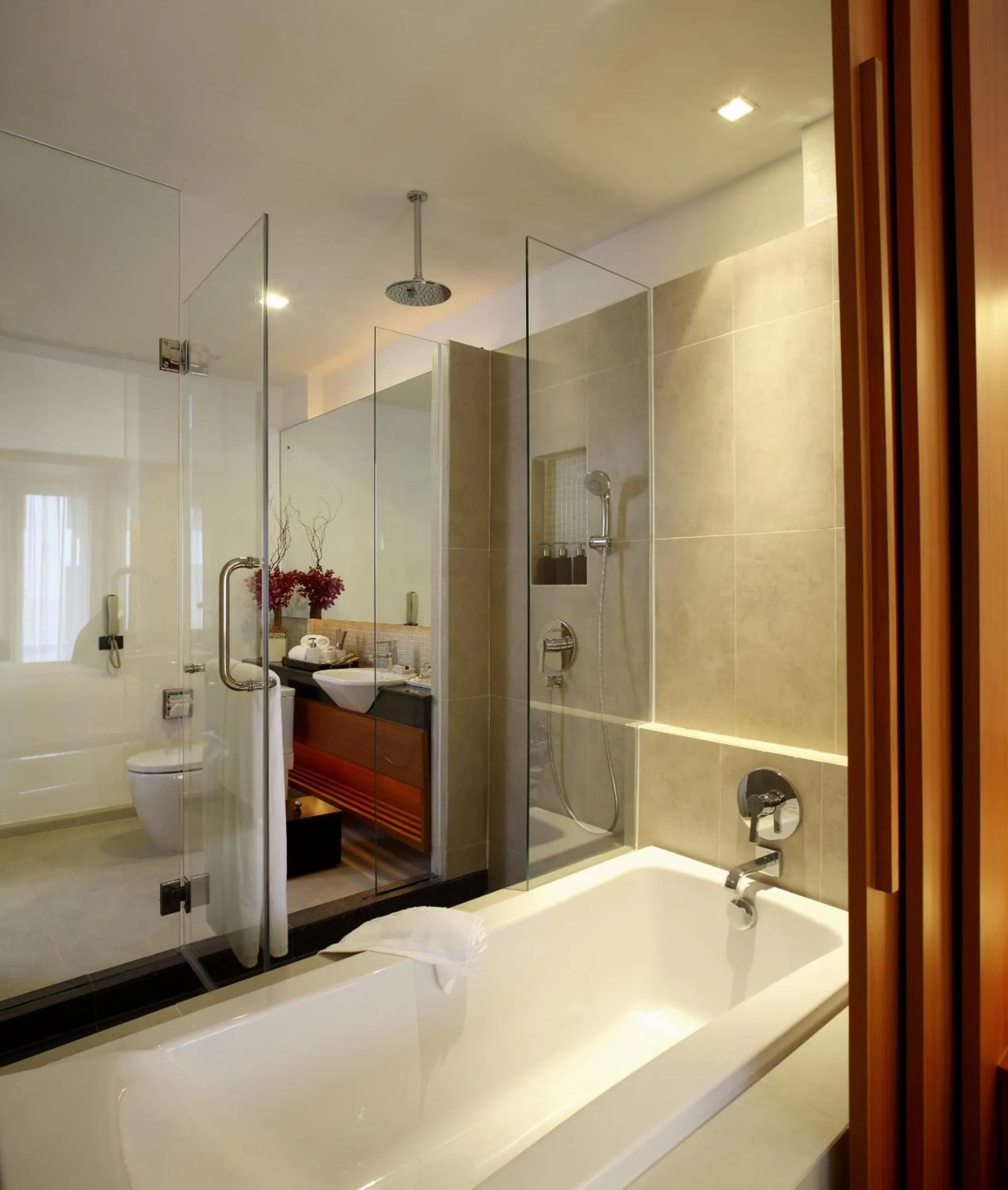 Deluxe Double Room Pool Access with Daily Complimentary Mini-bar in La Flora Resort Patong