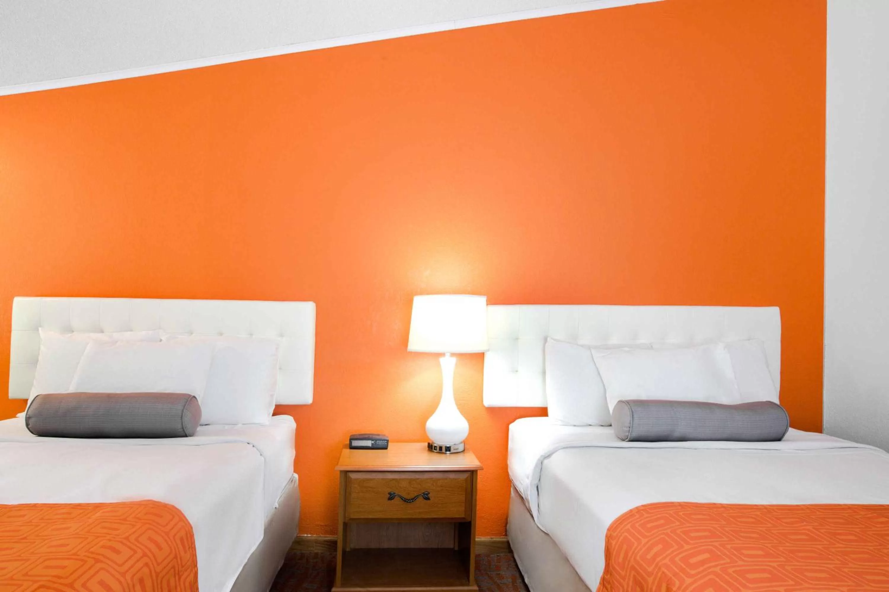 Double Room with Two Double Beds in Howard Johnson by Wyndham Wilmington