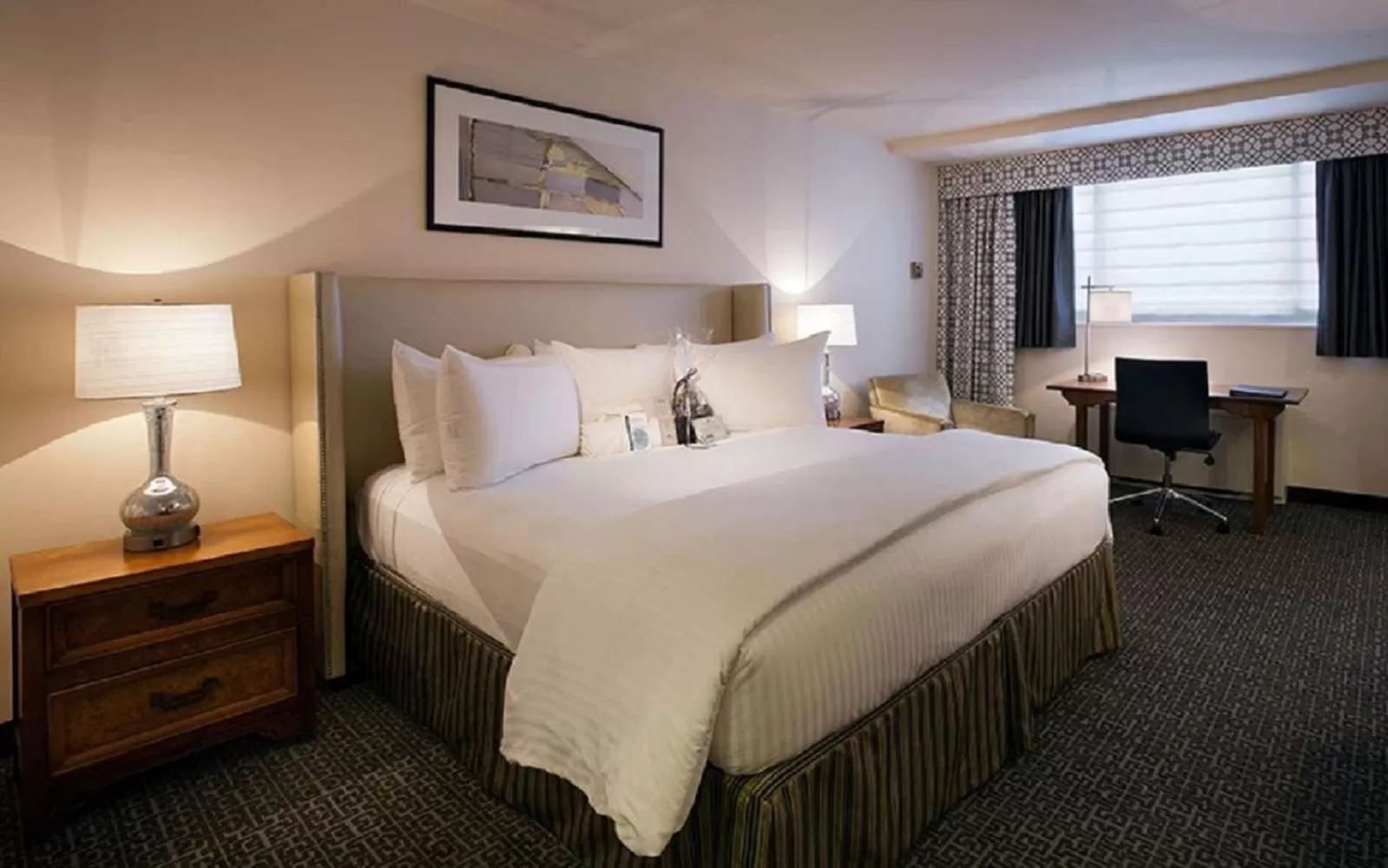 Deluxe King Room in State Plaza Hotel