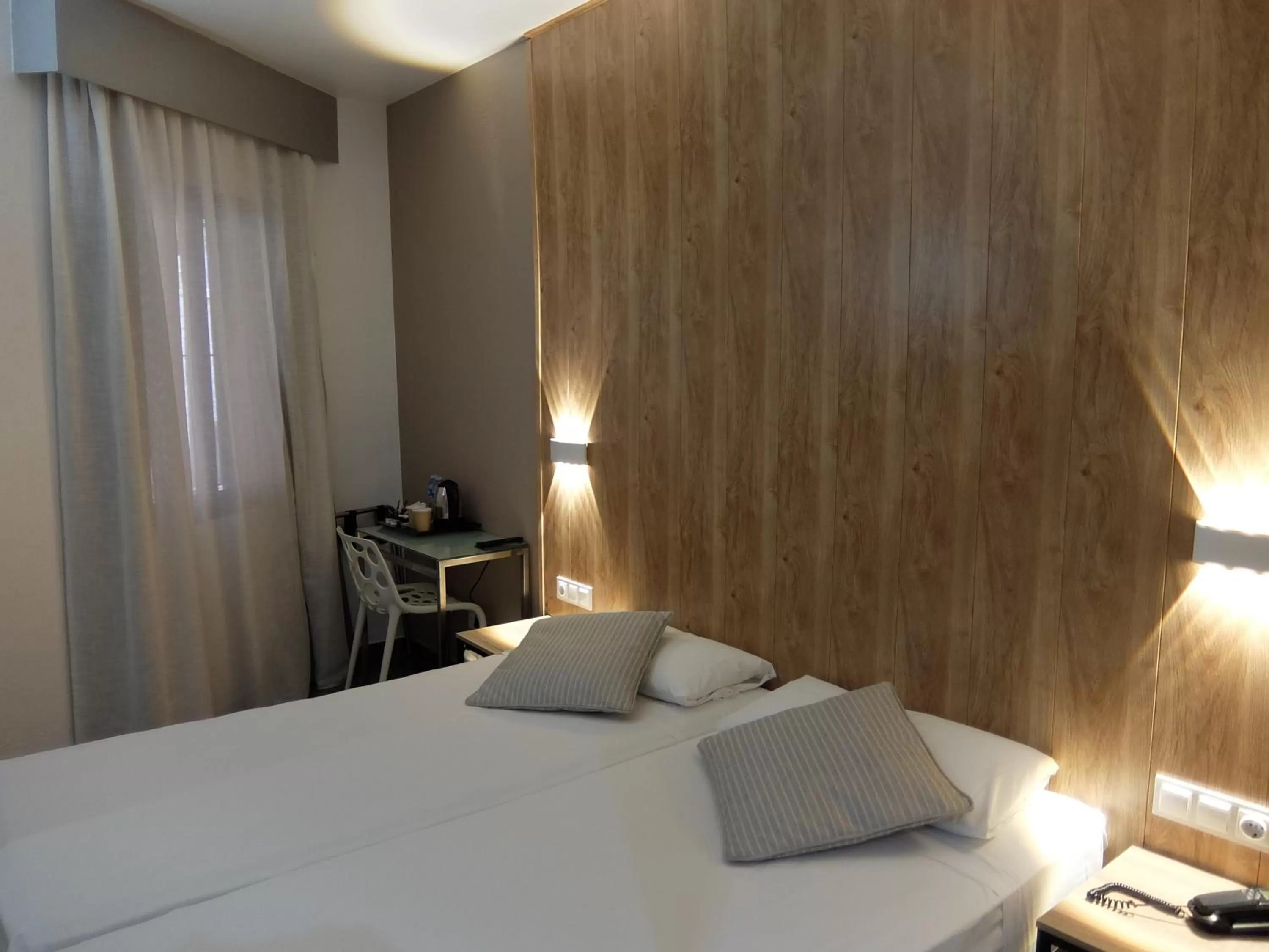 Economy Double or Twin Room in Hotel Medicis