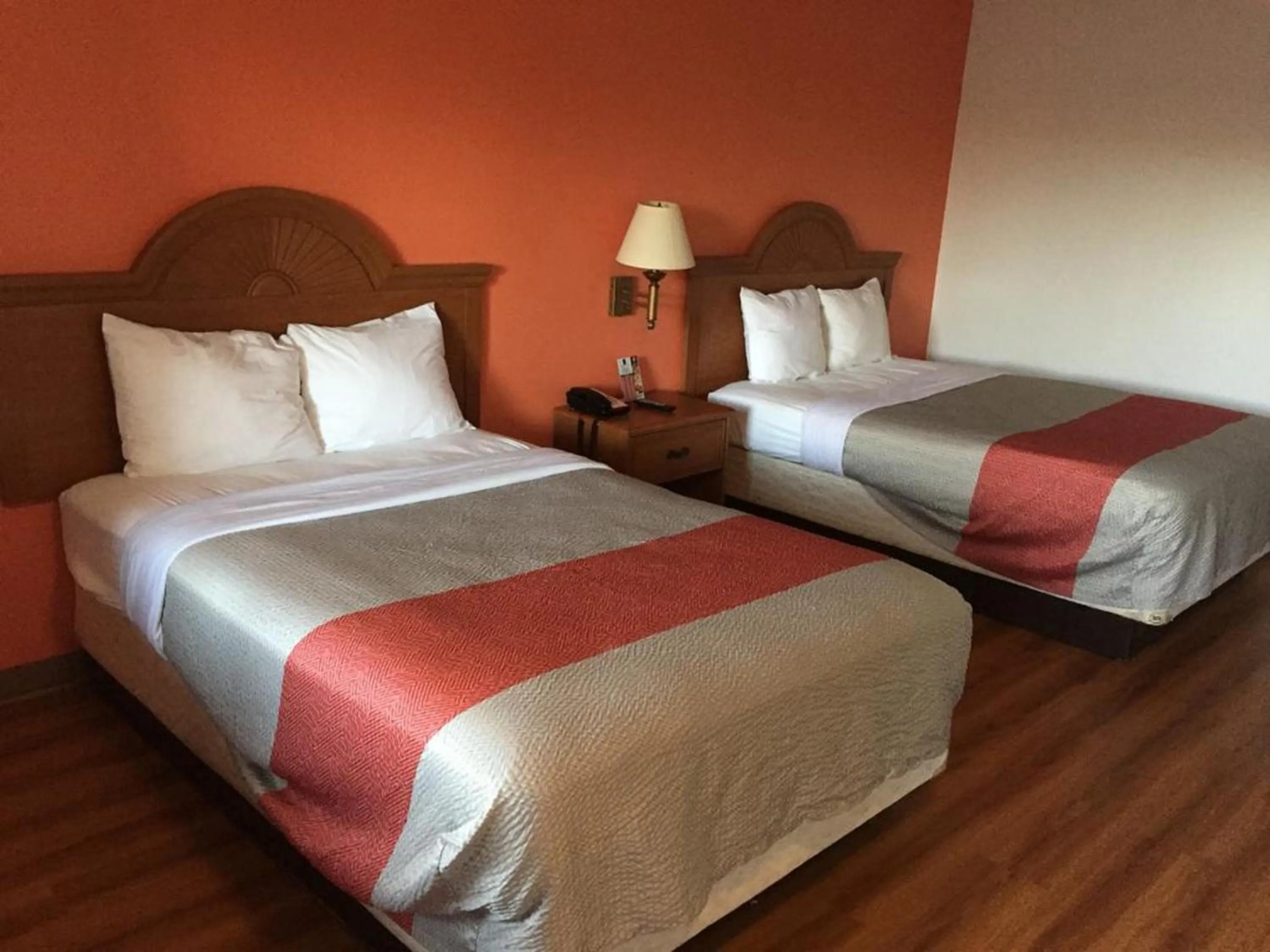 Queen Room with Two Queen Beds in FairBridge Inn Express North Lima