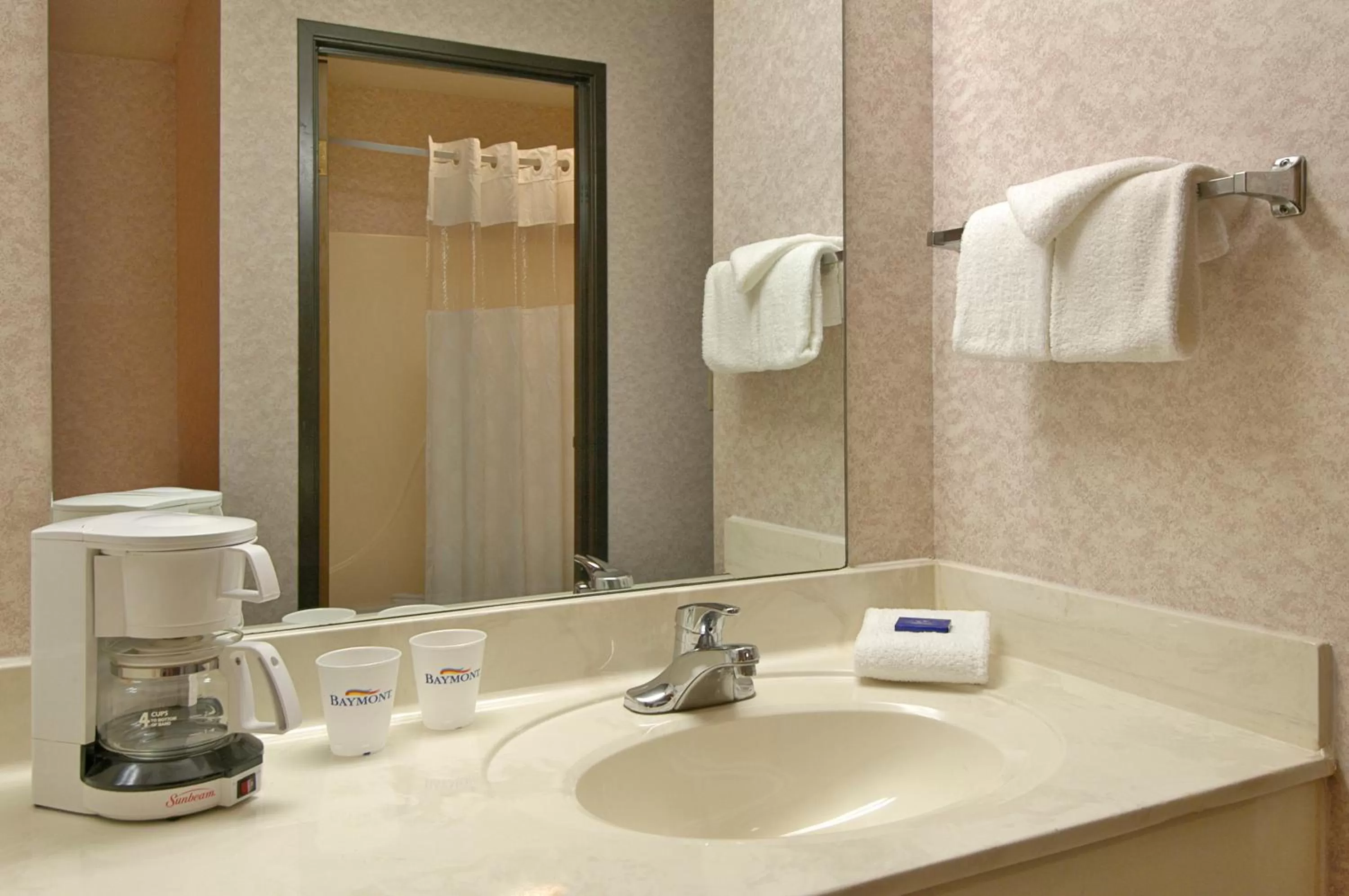 King Room - Non-Smoking in Baymont by Wyndham Muskegon