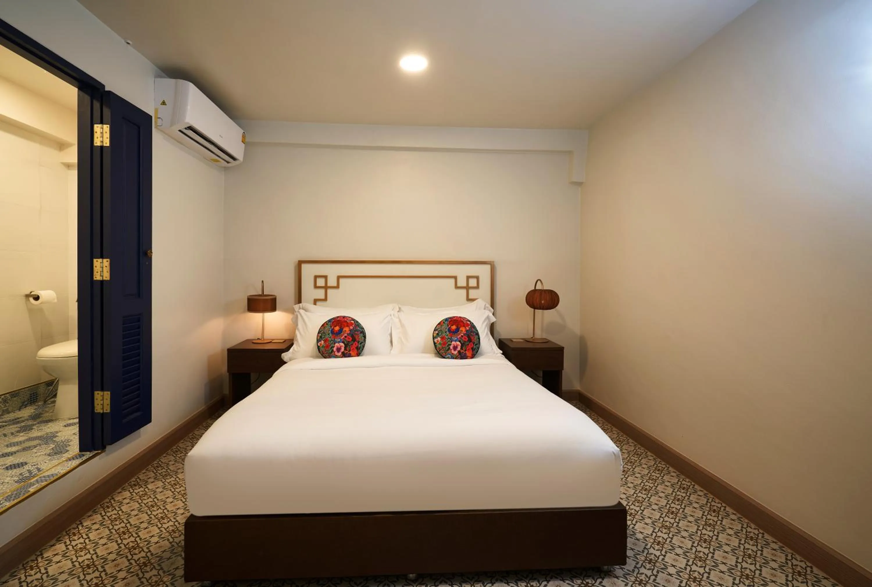 Standard Queen Room in Sweet's Escape