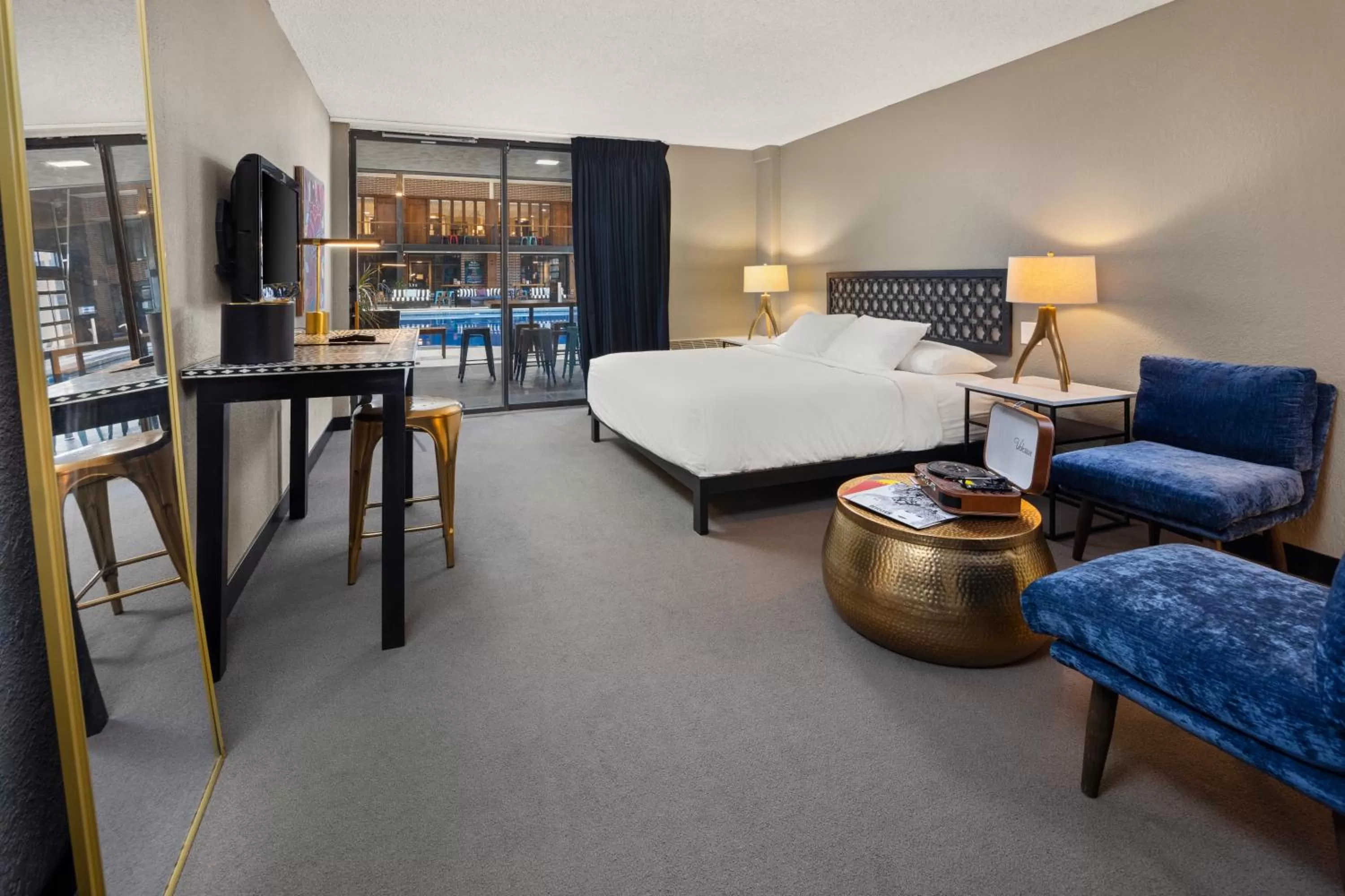 King Room with Pool View in The Highlander Hotel, Ascend Hotel Collection