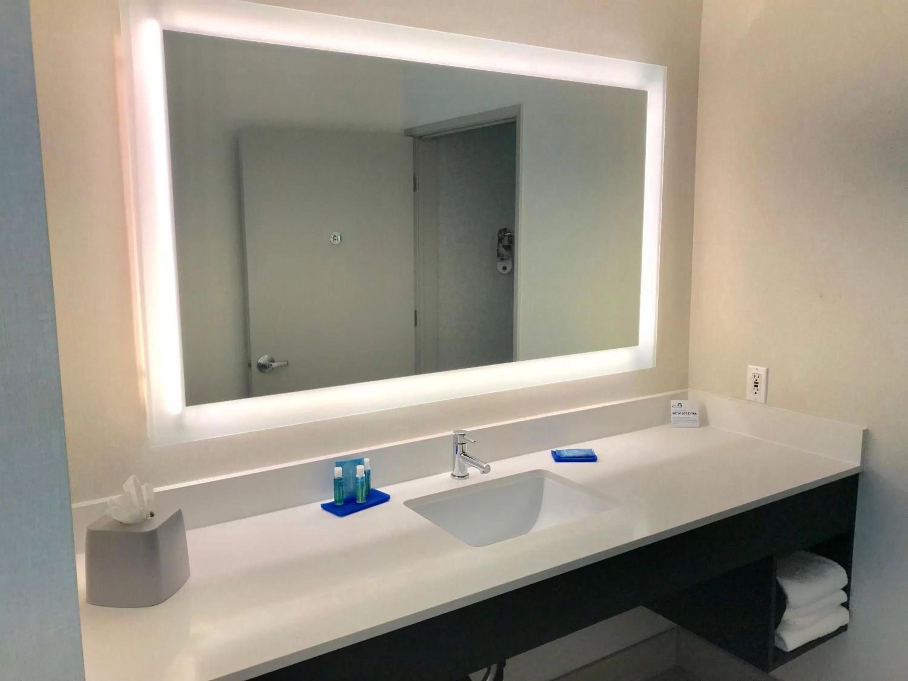 One-Bedroom King Suite - Disability Access in Holiday Inn Express & Suites Tracy by IHG