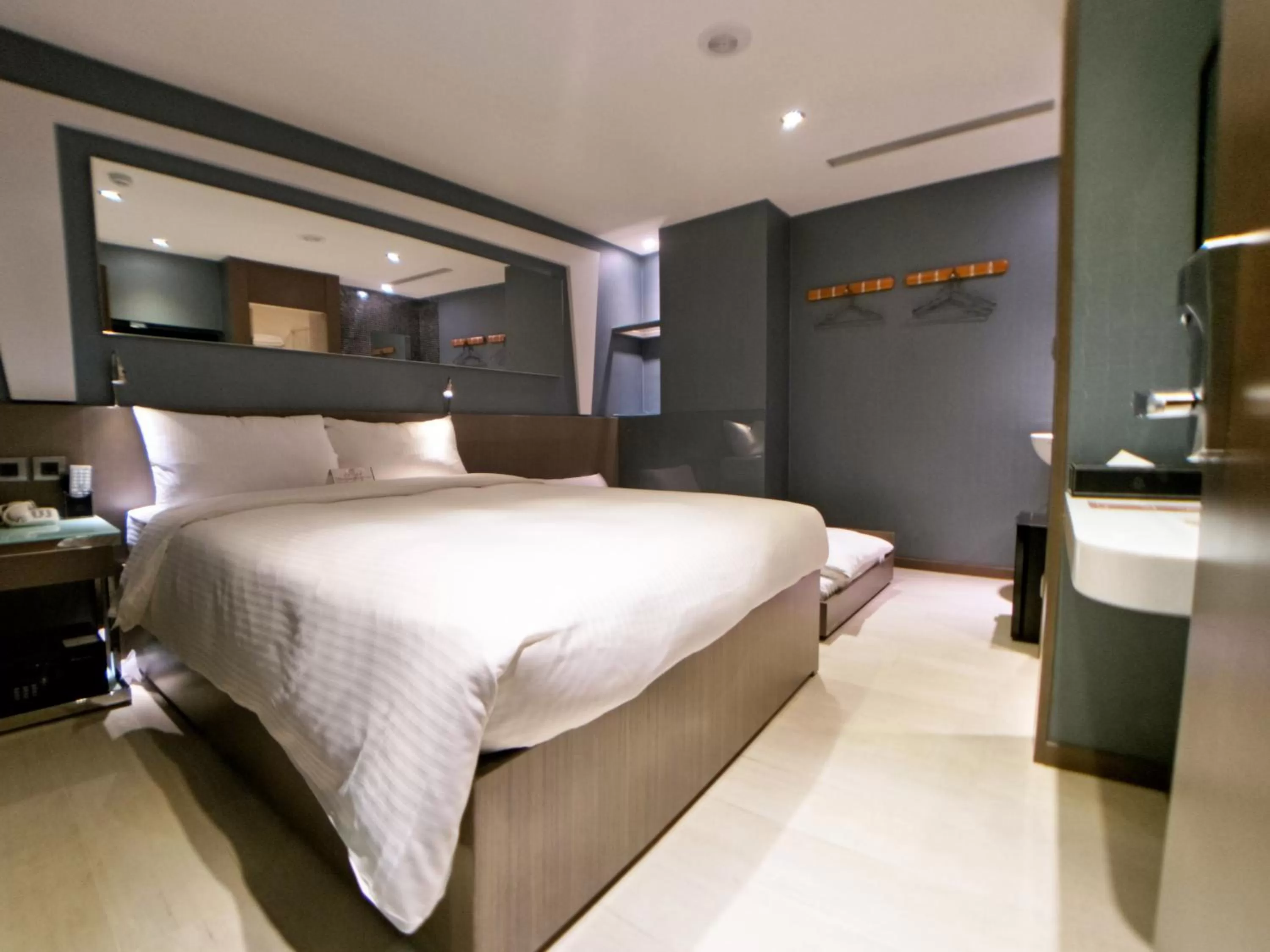 Deluxe Triple Room in Beauty Hotels Taipei - Hotel B6