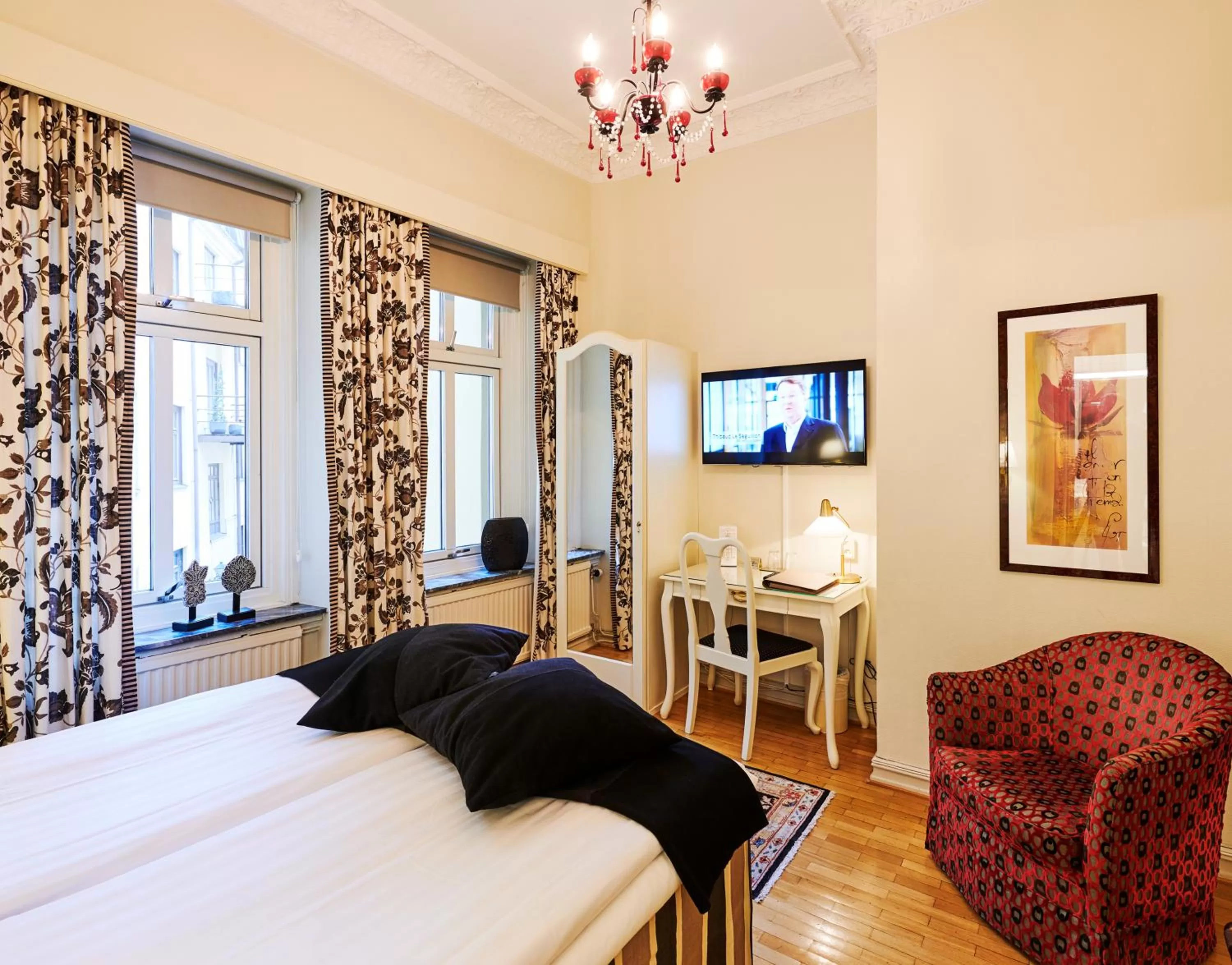 Standard Double or Twin Room in Hotel Royal