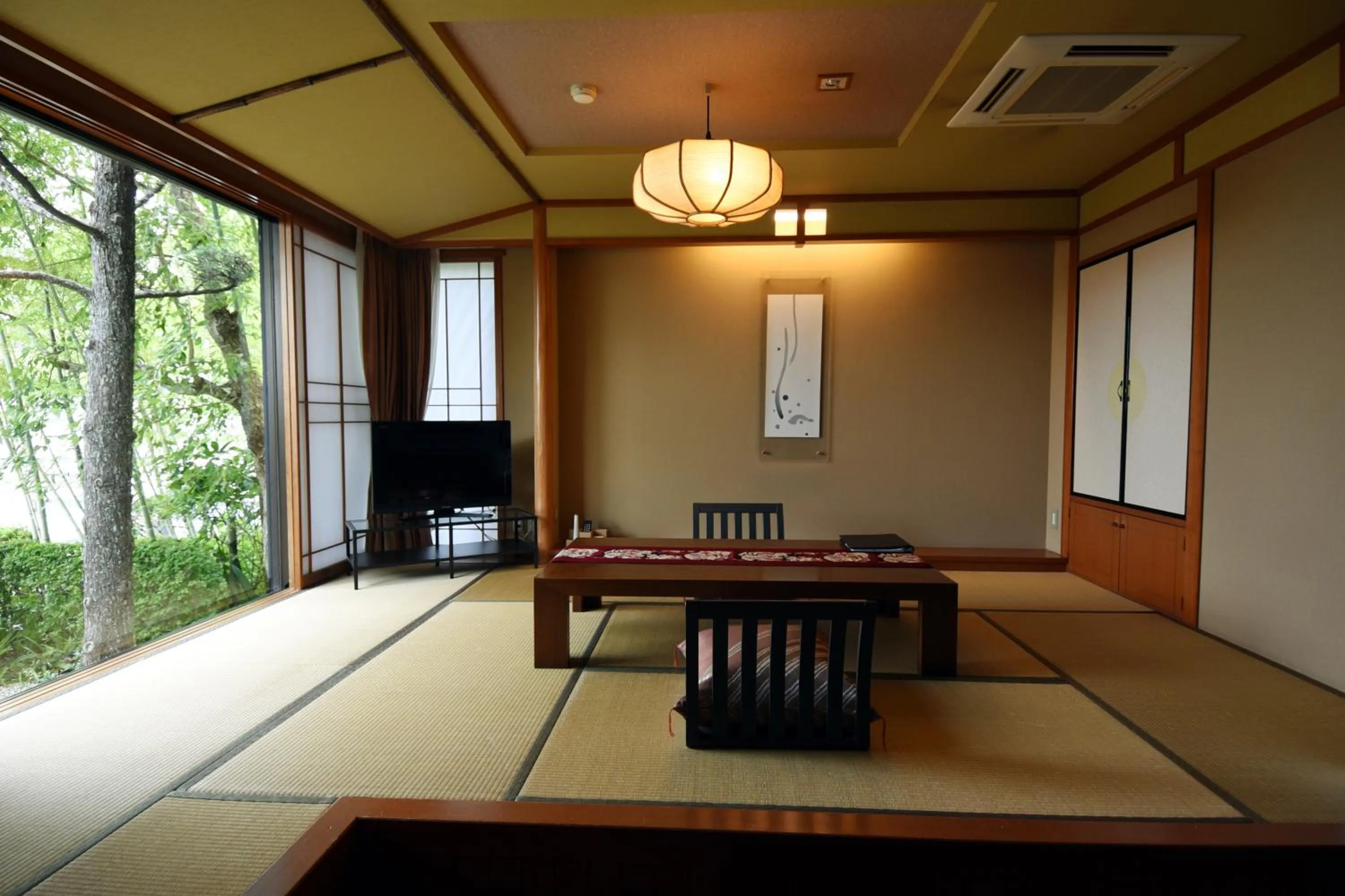 Deluxe Japanese-Style Room with Twin Room and Indoor Hot Spring Bath - Non-Smoking 101 in Arima Onsen Taketoritei Maruyama