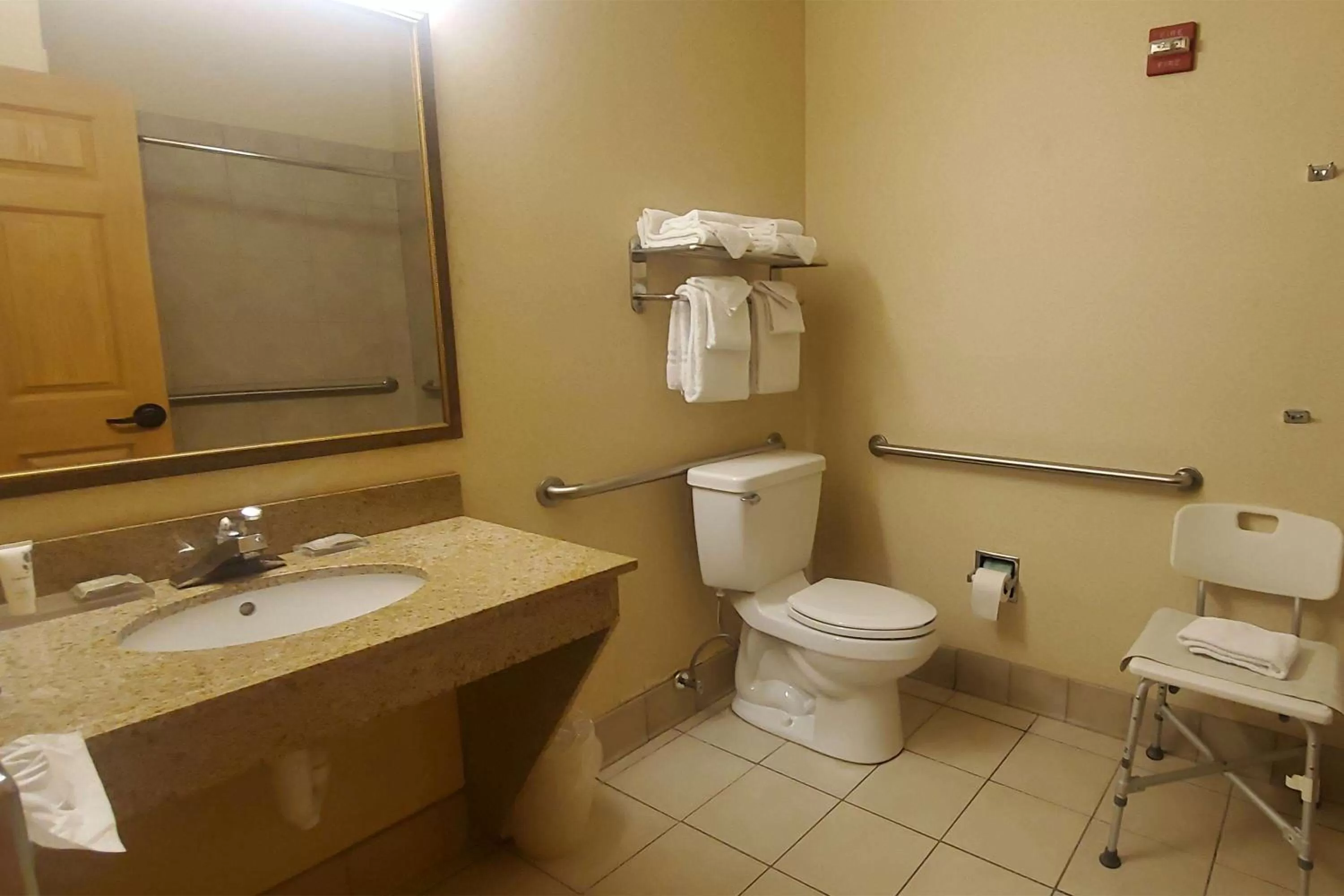 2 Queen Beds, Mobility Accessible Room, Roll-In Shower, Non-Smoking in Wingate by Wyndham Youngstown - Austintown