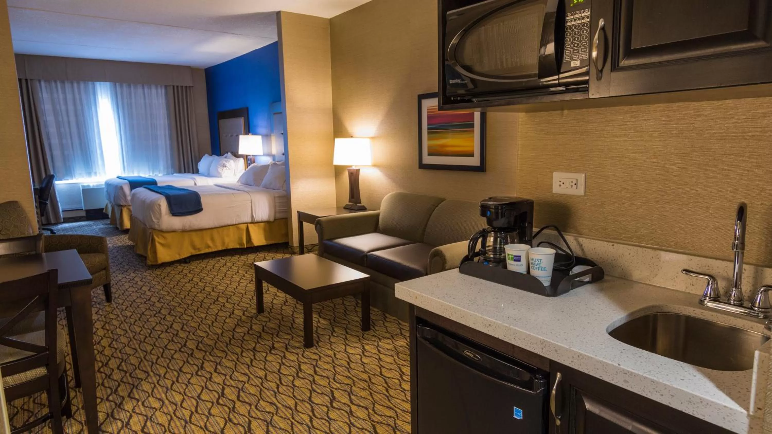 Queen Suite with Two Queen Beds in Holiday Inn Express Thunder Bay by IHG