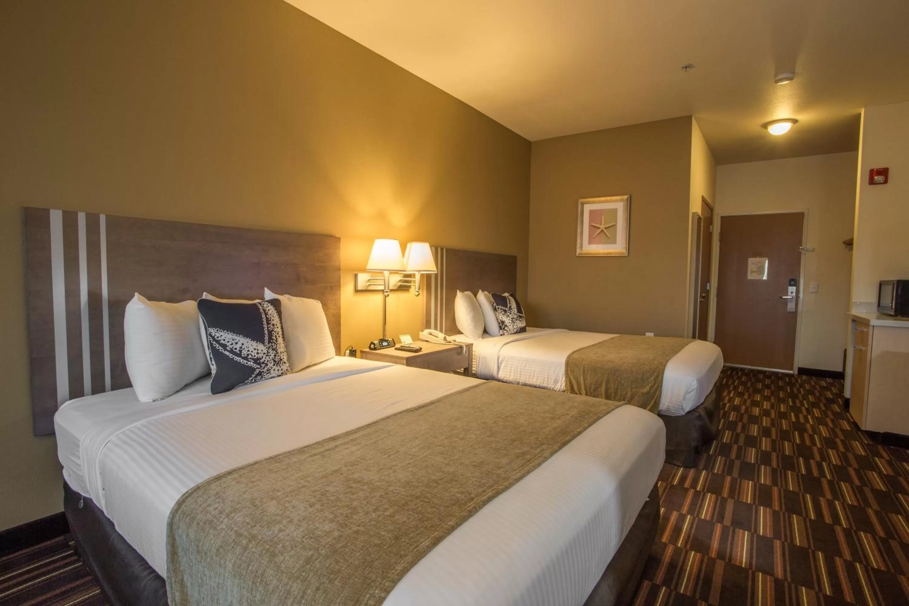 Deluxe Queen Room with Two Queen Beds in Inn at Wecoma