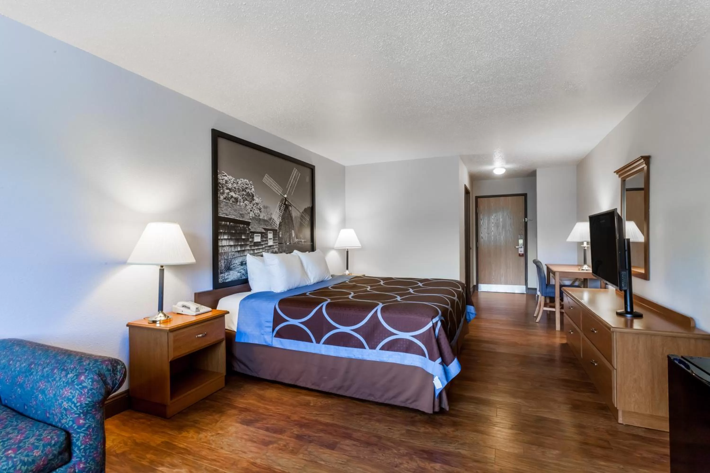 Deluxe King Room - Non-Smoking in Super 8 by Wyndham Cobleskill NY