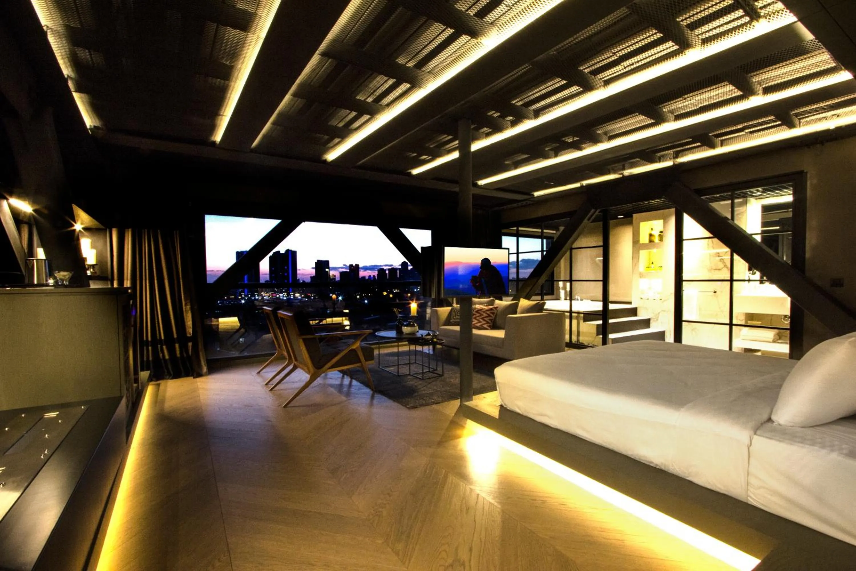 Jacuzzi Suite in Cityloft 81