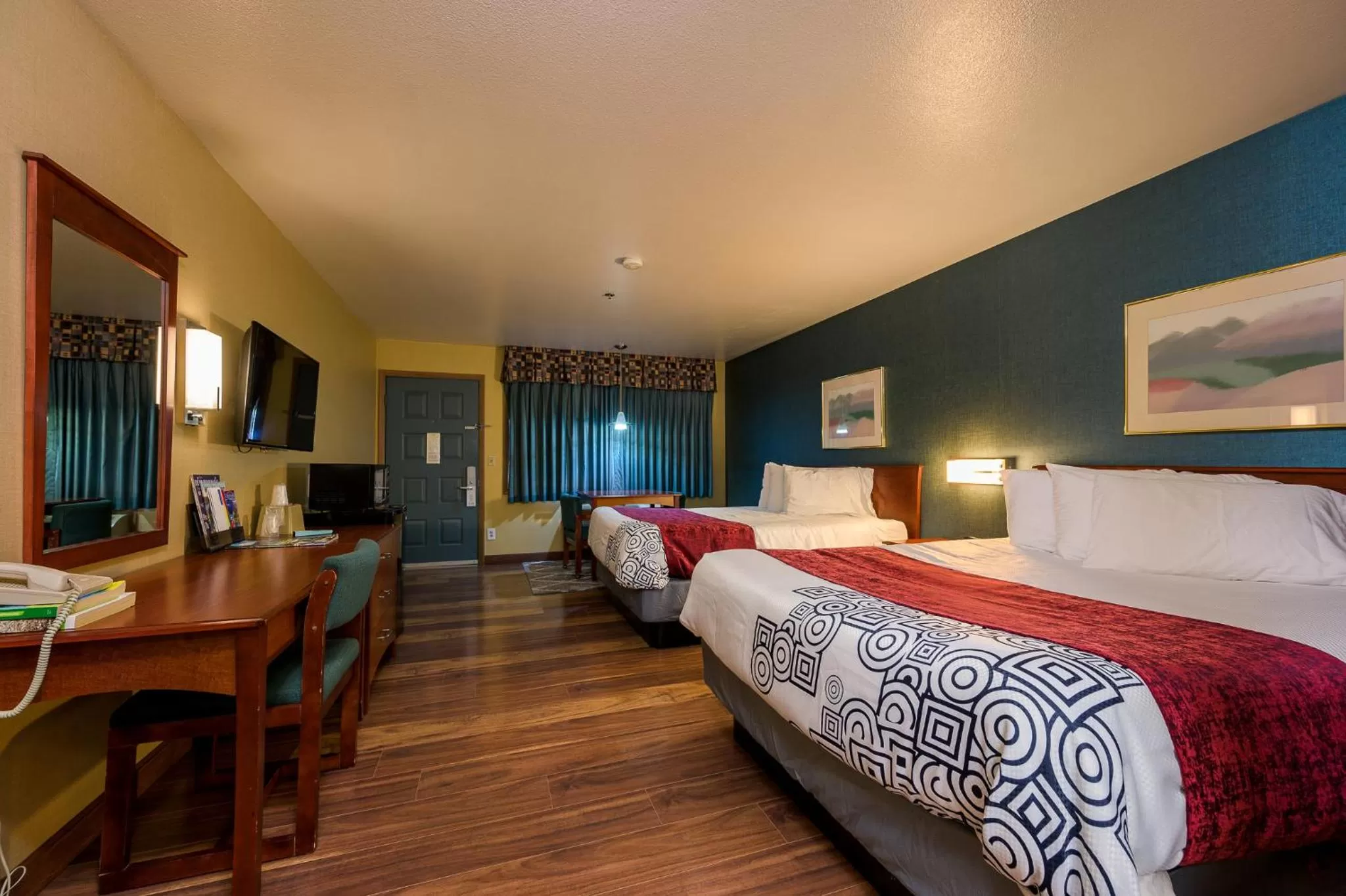 Queen Room with Two Queen Beds - Non-Smoking in Americas Best Value Inn Phoenix Medford