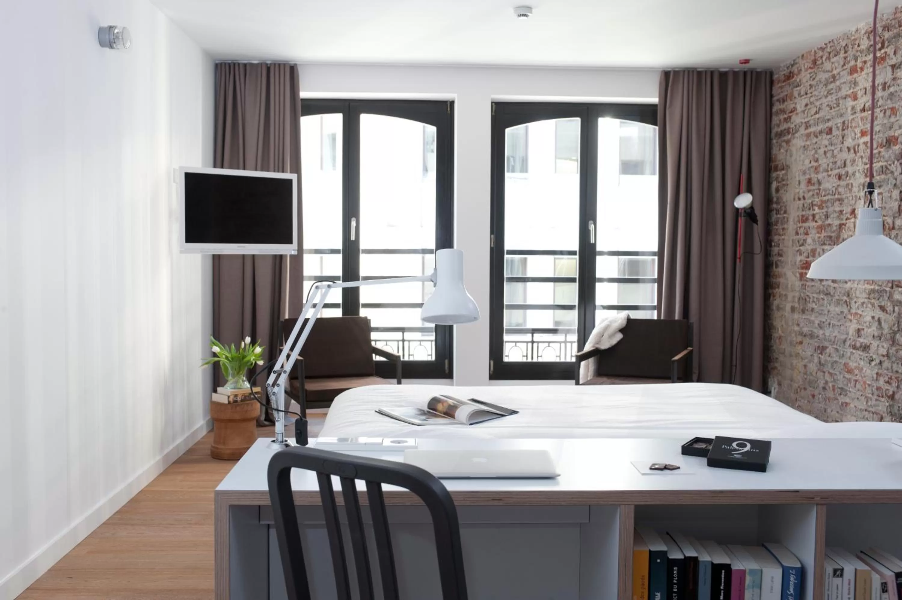 Deluxe Double Room with Bath in 9Hotel Central