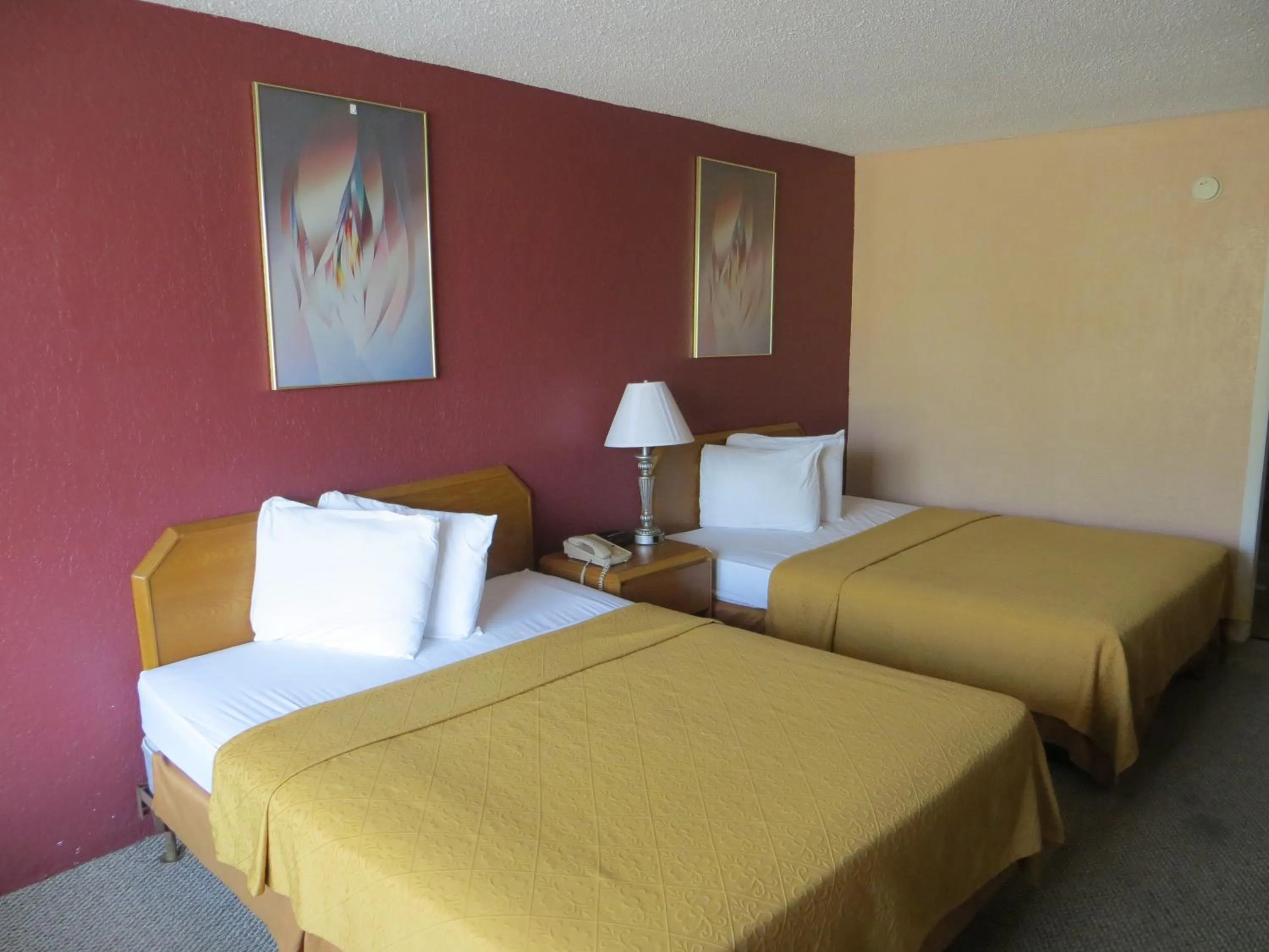 Double Room with Two Double Beds - Smoking in Americourt Extended Stays