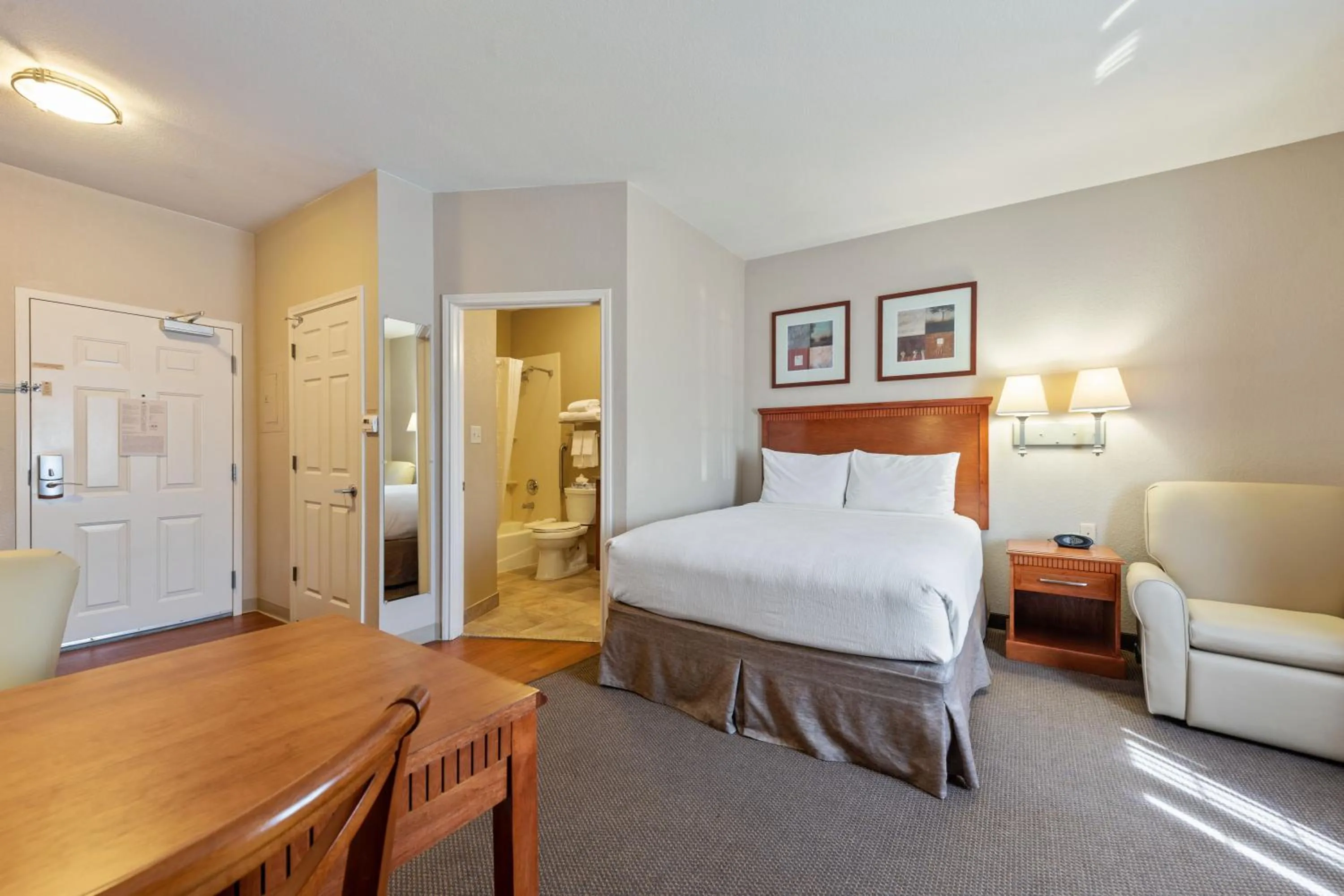 Studio Queen Room - Smoking in Extended Stay America Suites - Houston - IAH Airport