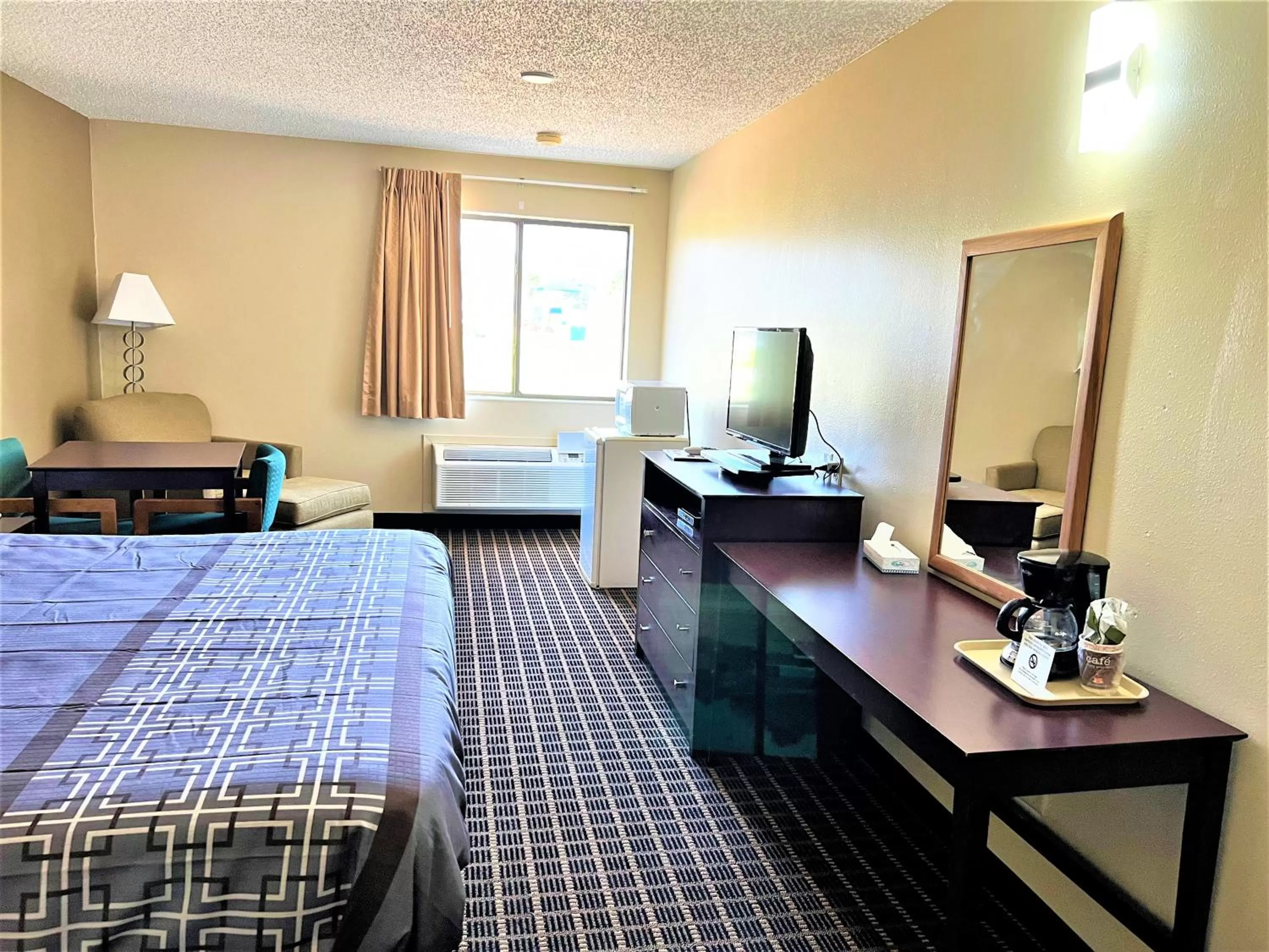 King Room - Non-Smoking in Designer Inn and Suites